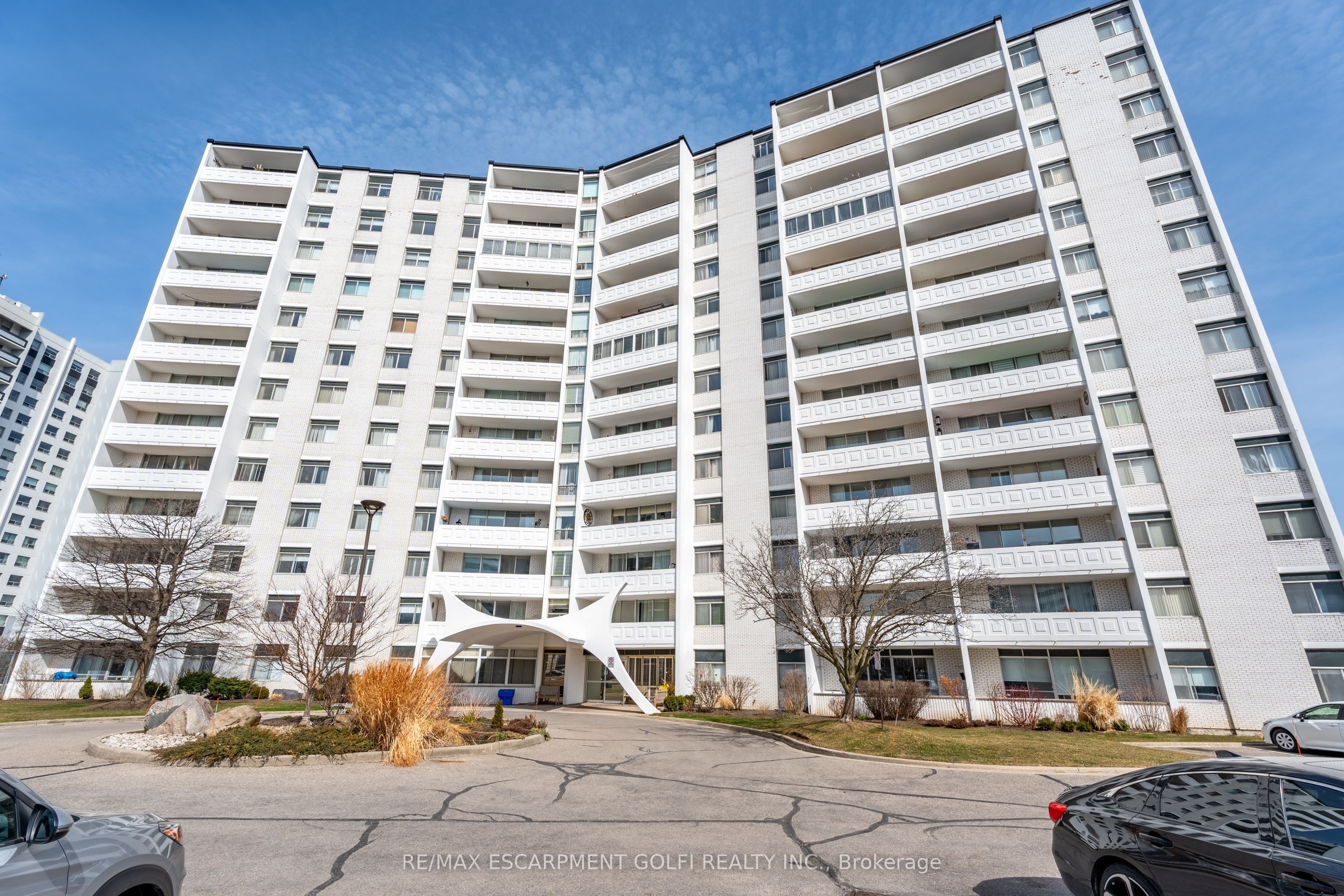 #1009 - 15 Towering Heights Boulevard Property Photo