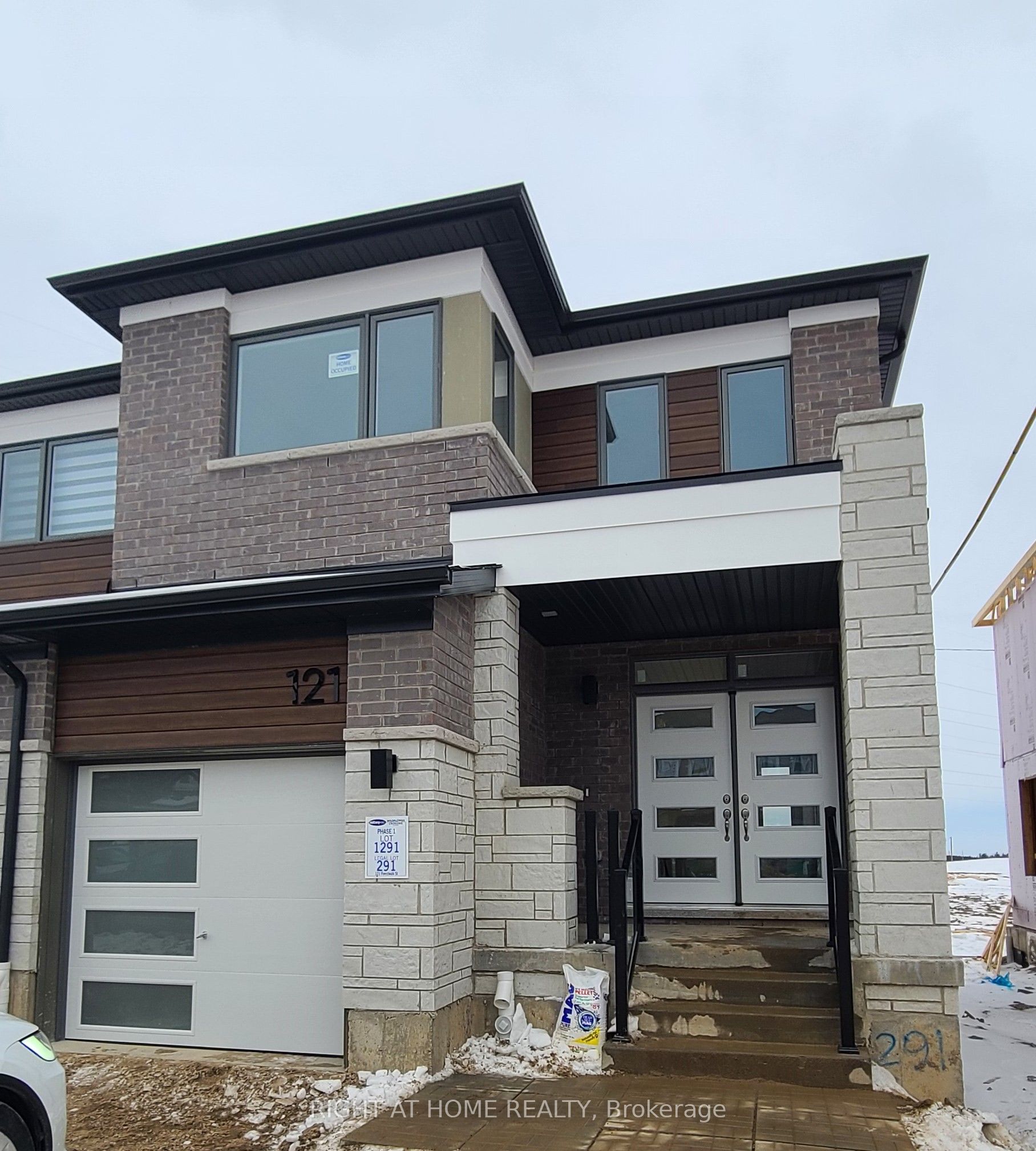 121 Forestwalk Street Property Photo