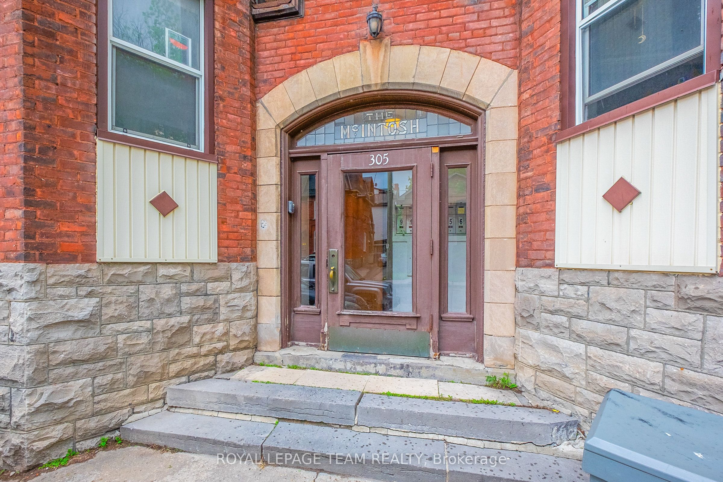305 Waverley Street Property Photo 2