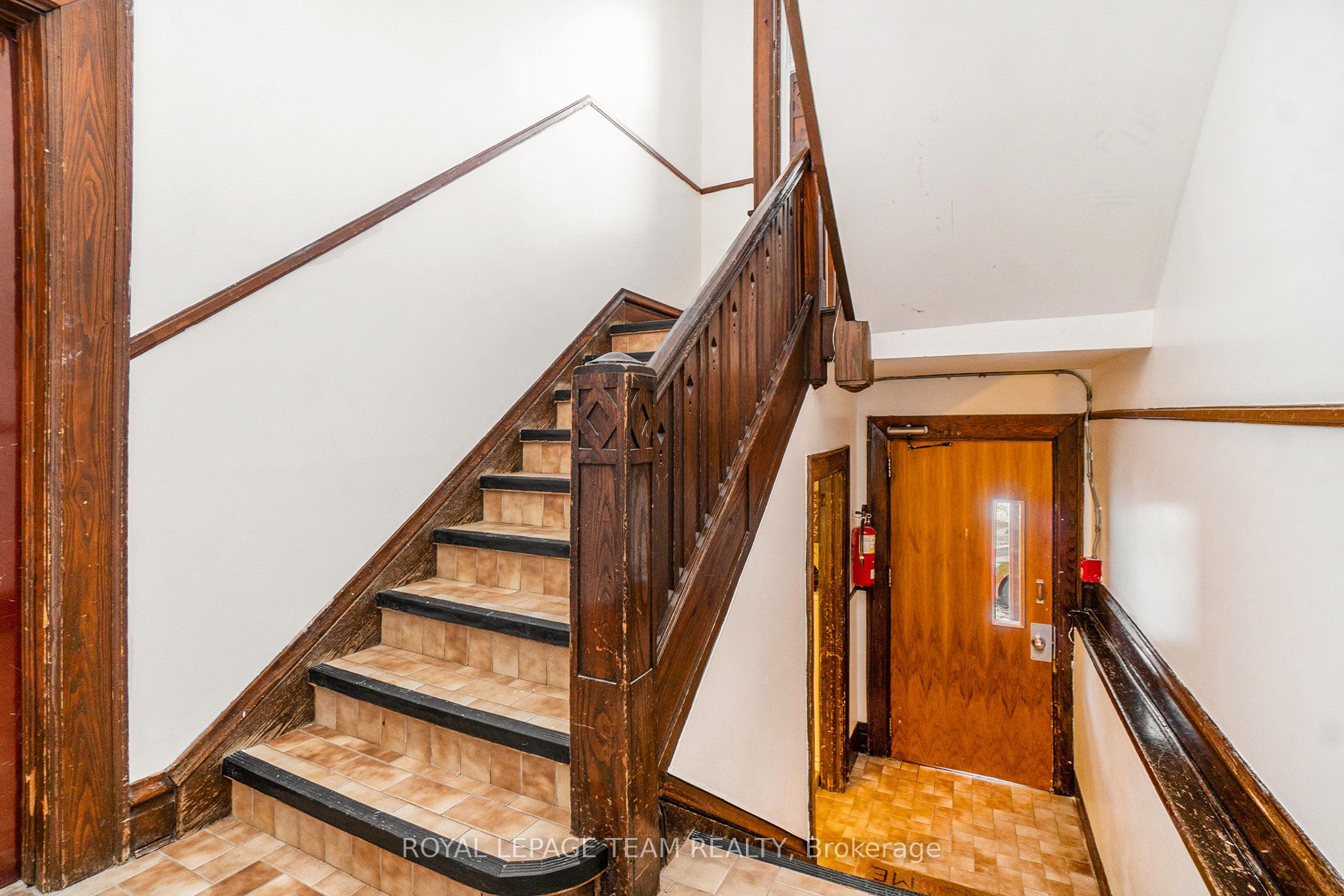 305 Waverley Street Property Photo 3