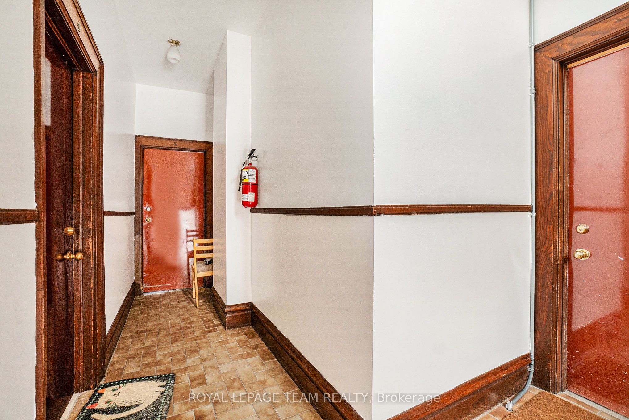 305 Waverley Street Property Photo 4