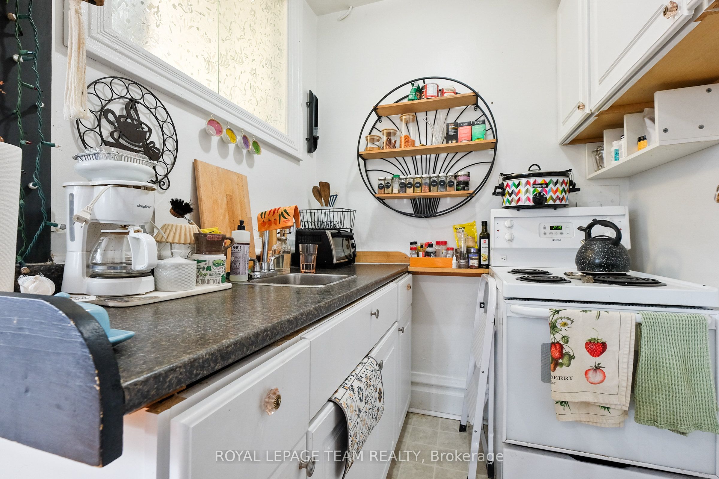 305 Waverley Street Property Photo 8