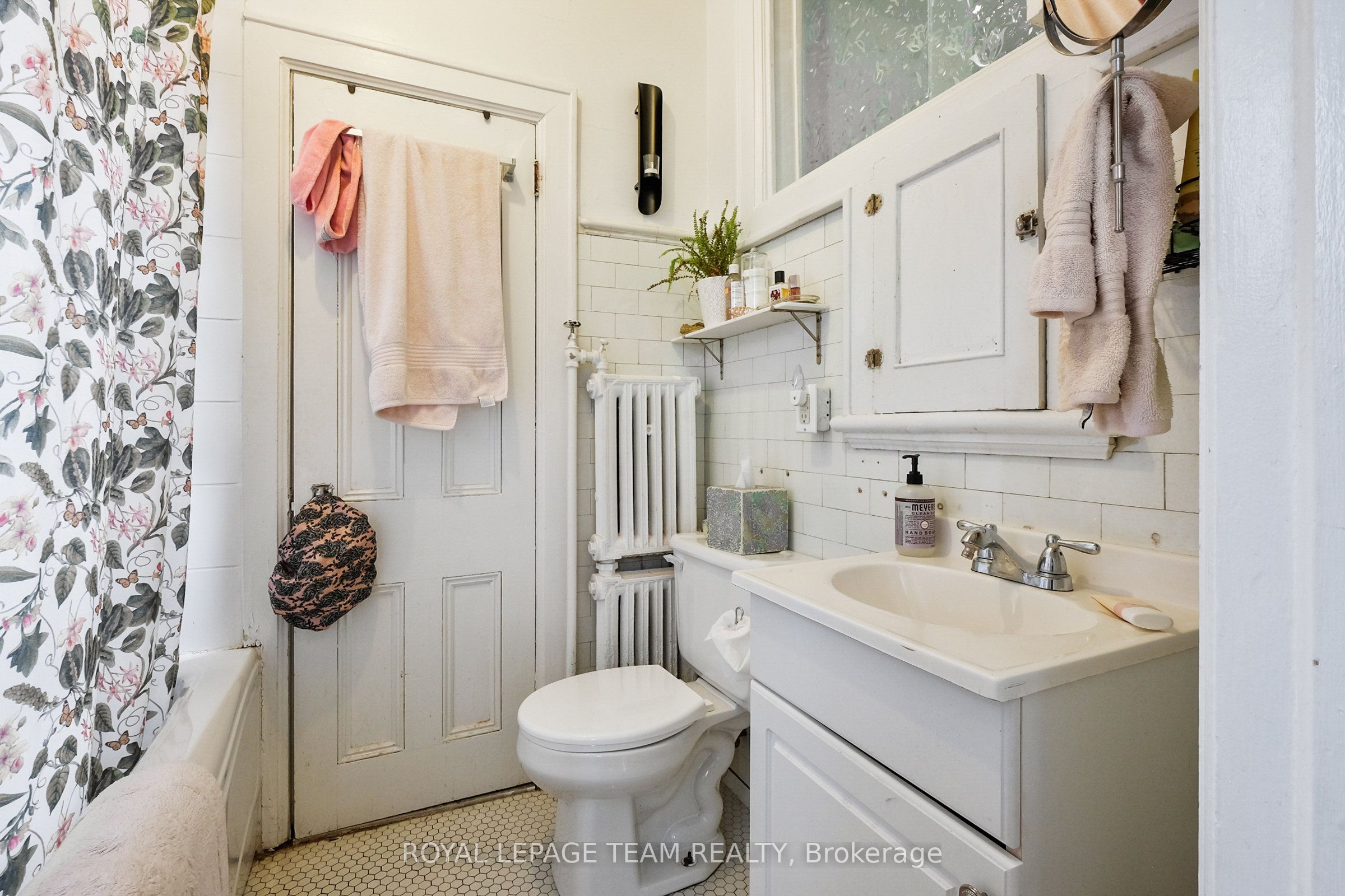 305 Waverley Street Property Photo 9