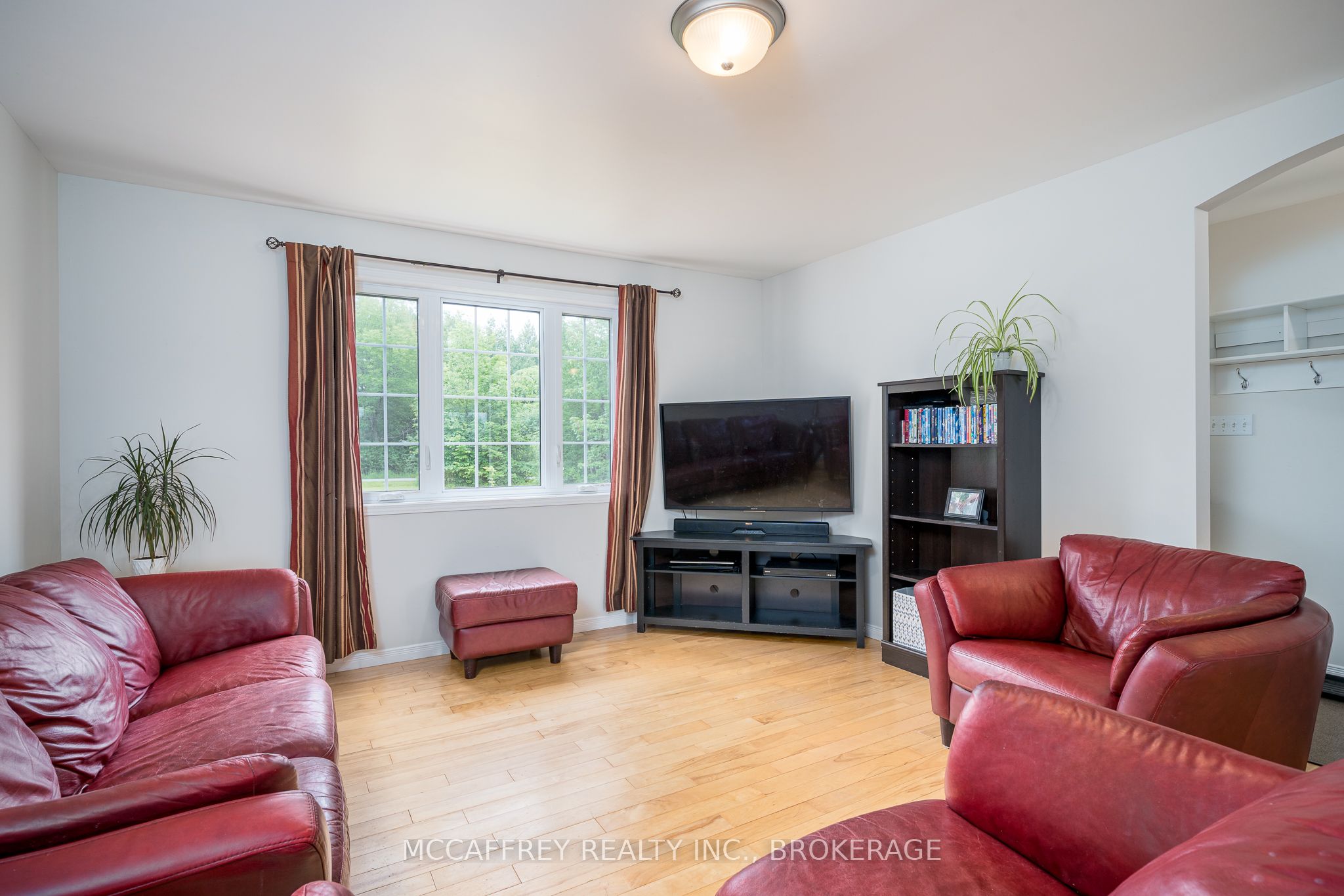 222 Parish Road Property Photo 8
