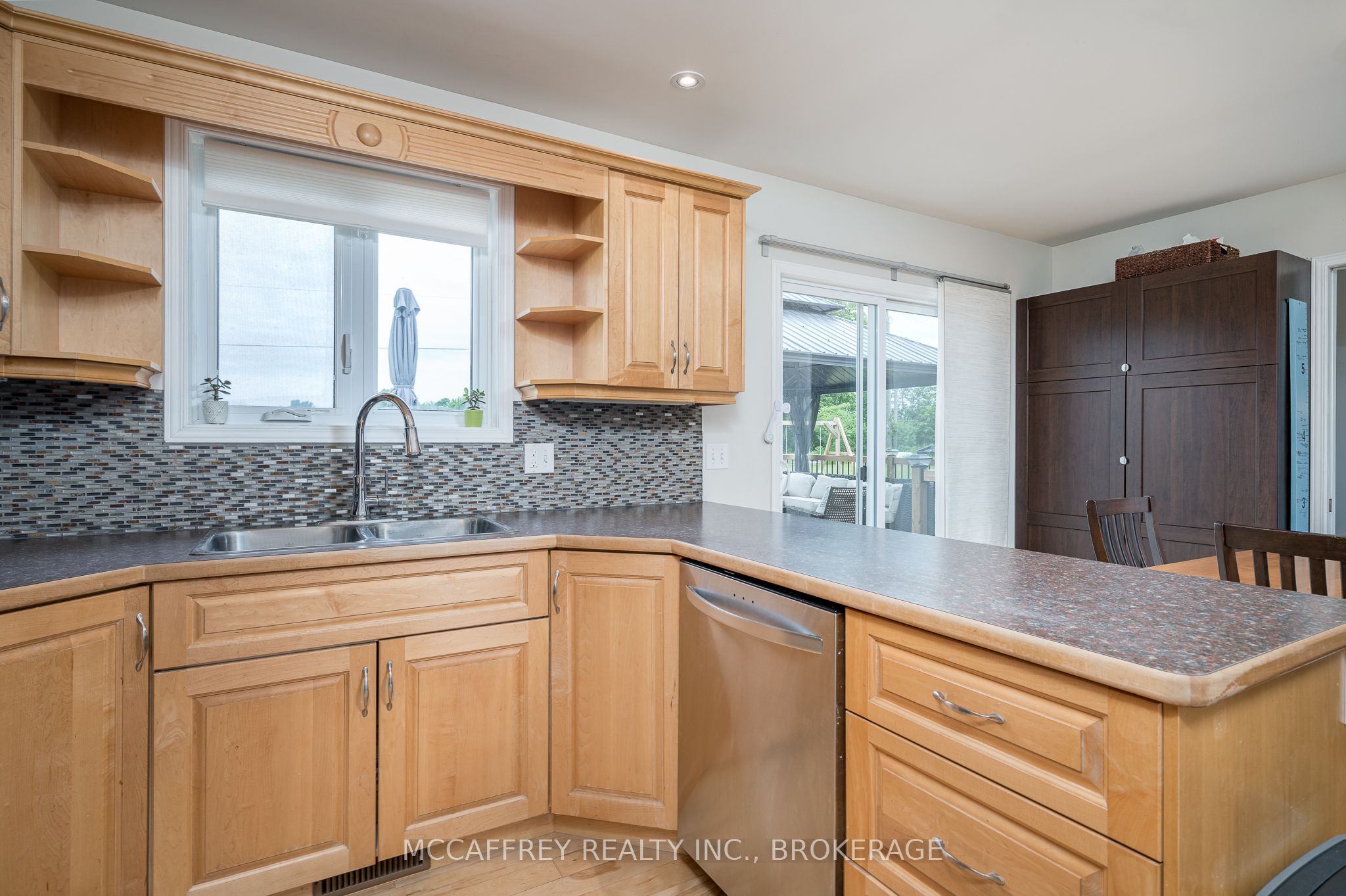 222 Parish Road Property Photo 12