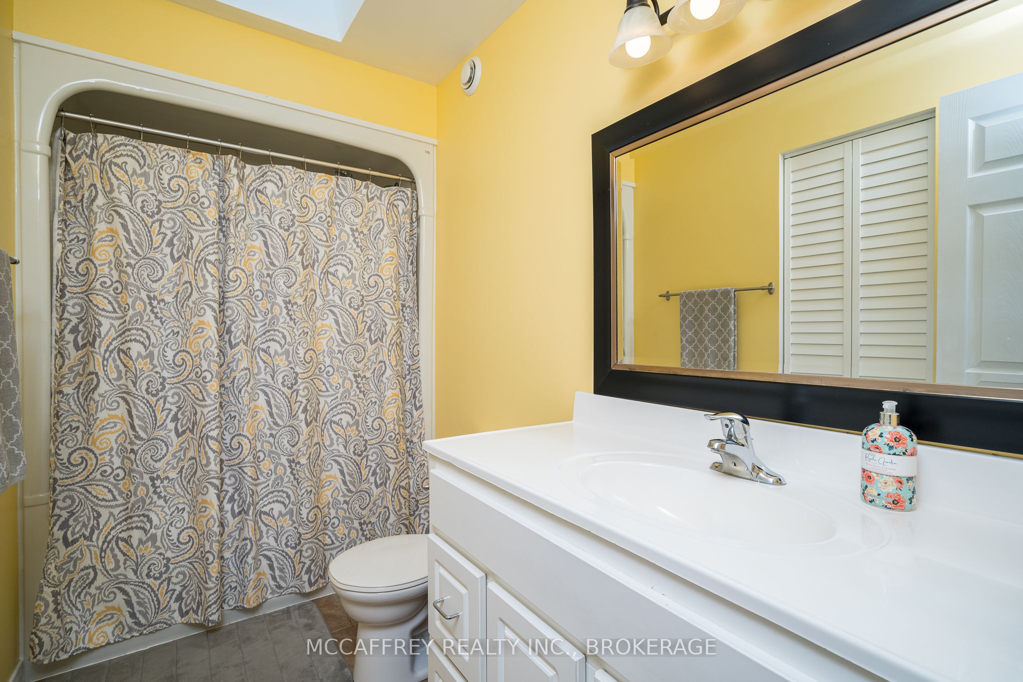 222 Parish Road Property Photo 14