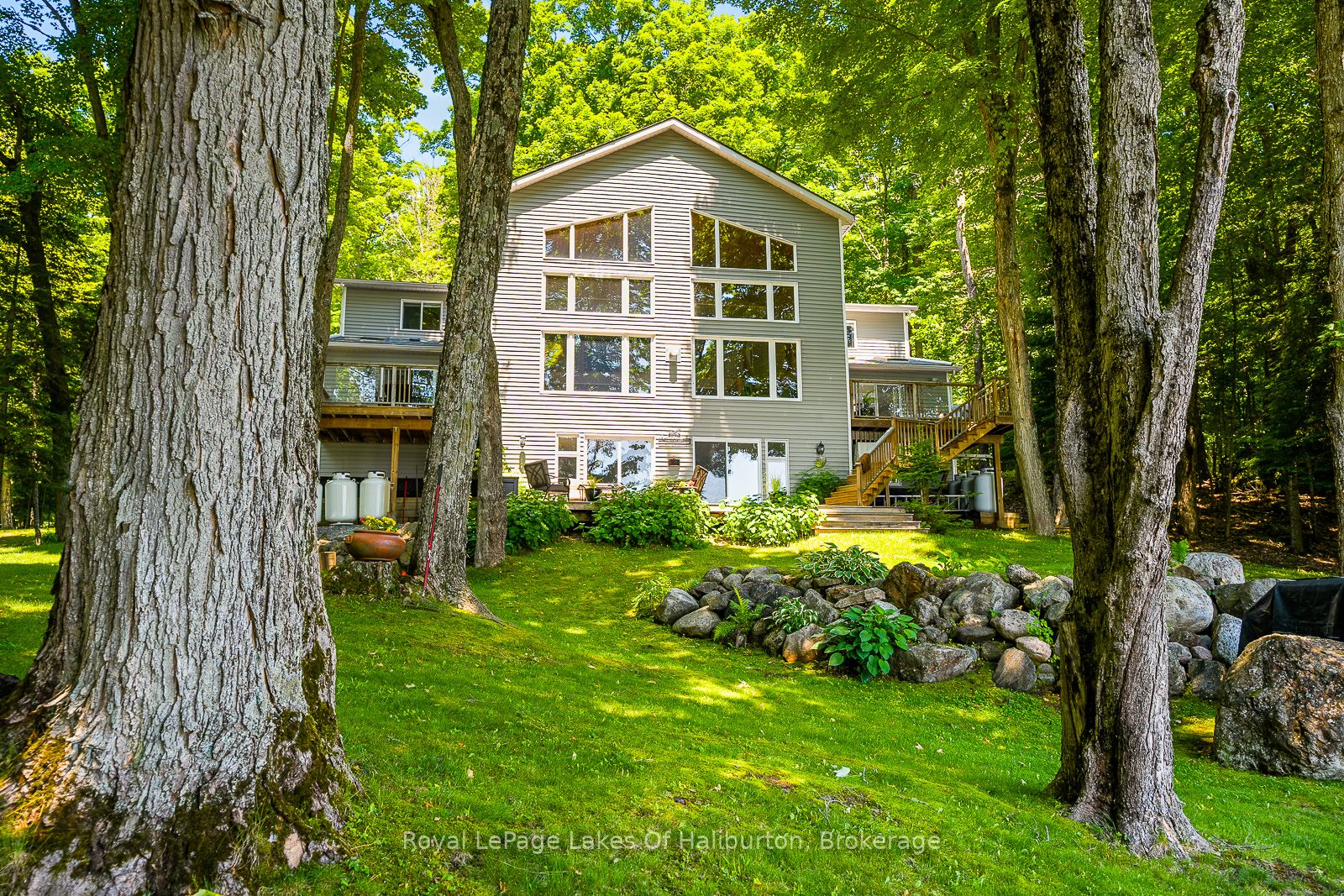 1047 Balmoral Lane Property Photo