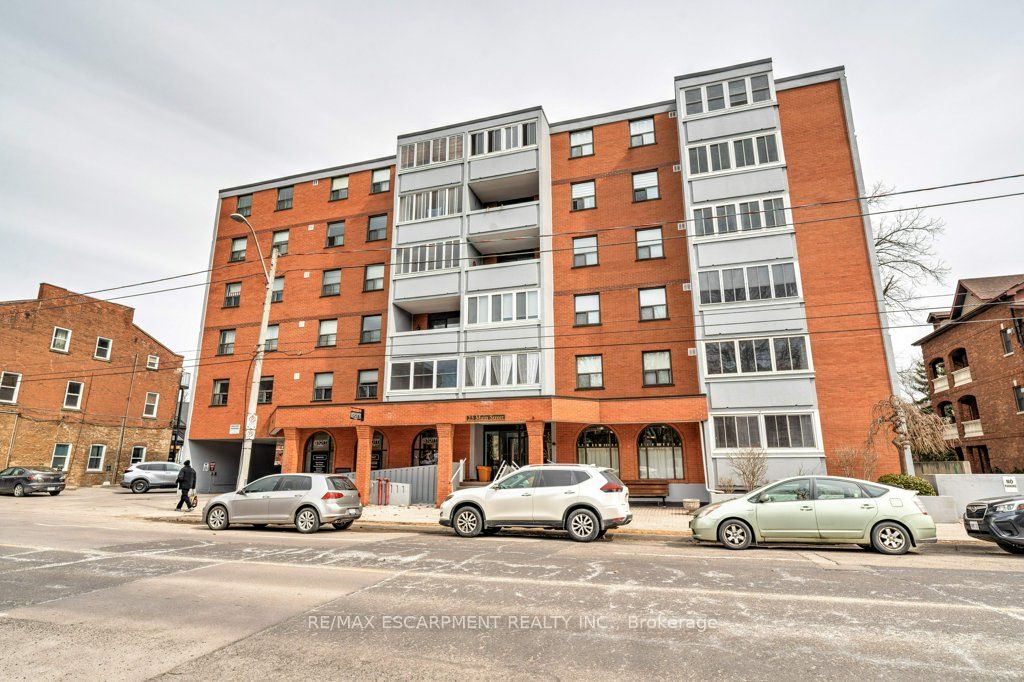 23 Main St Property Photo