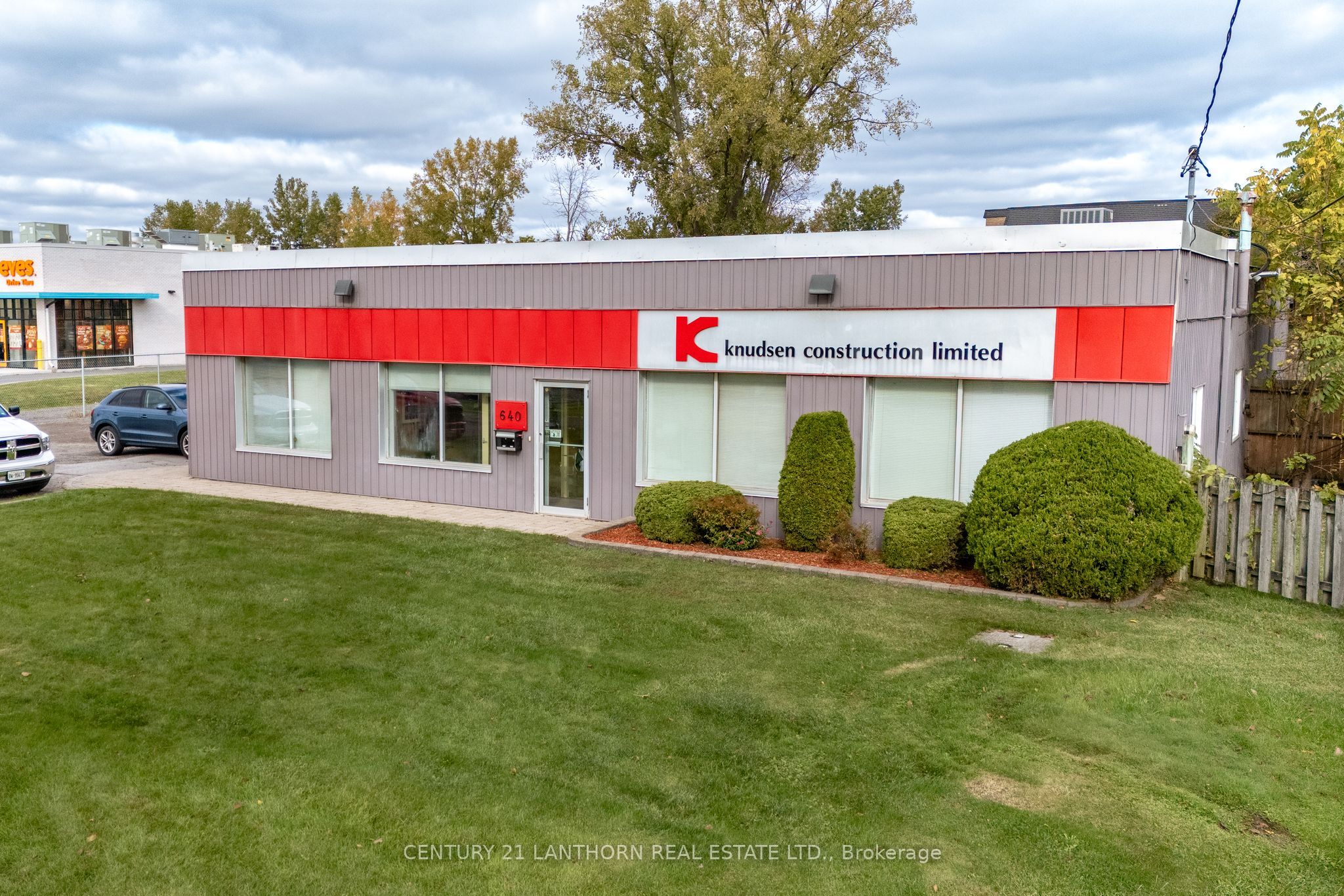 640 Dundas St E Property Photo