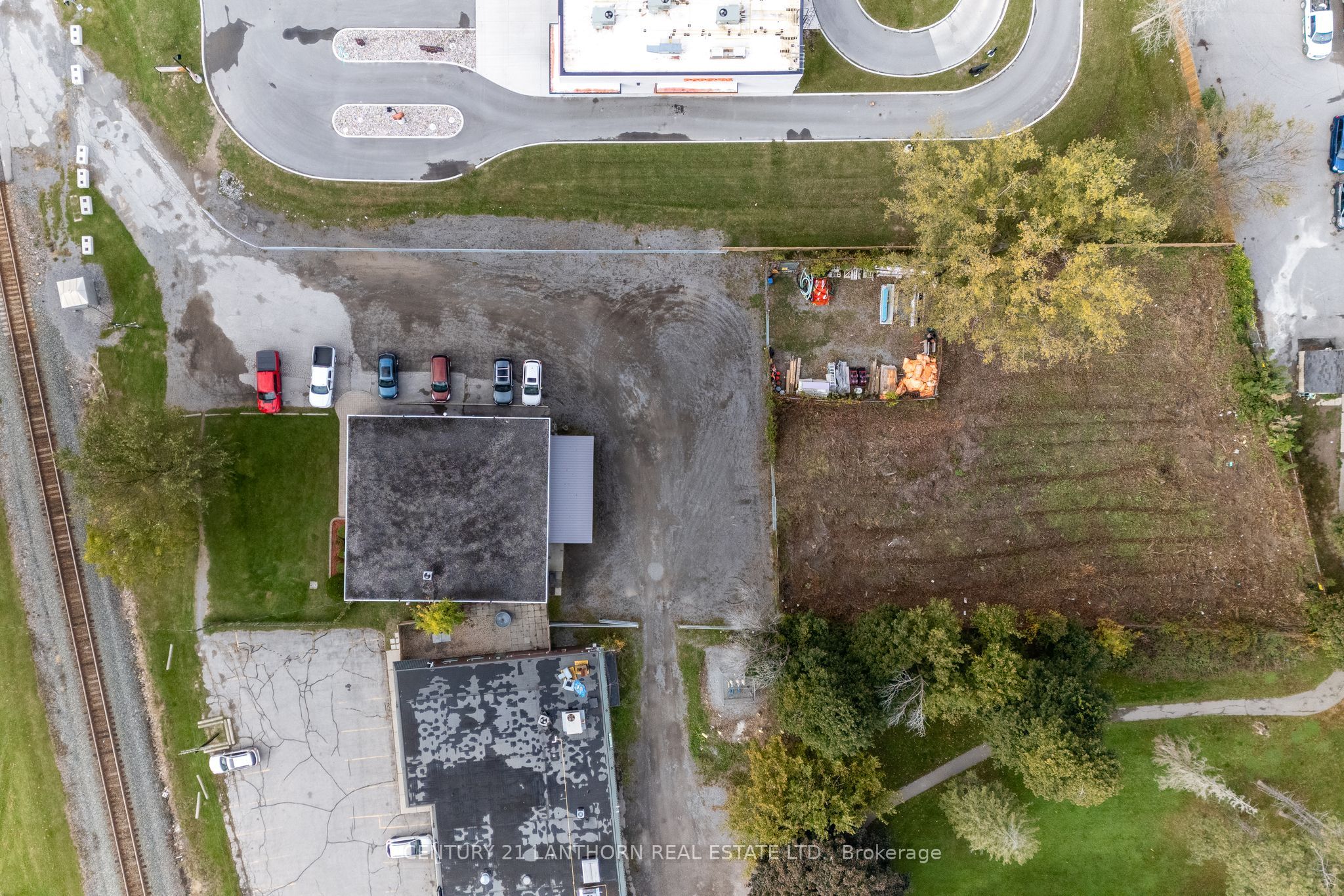 640 Dundas Street Property Photo 3