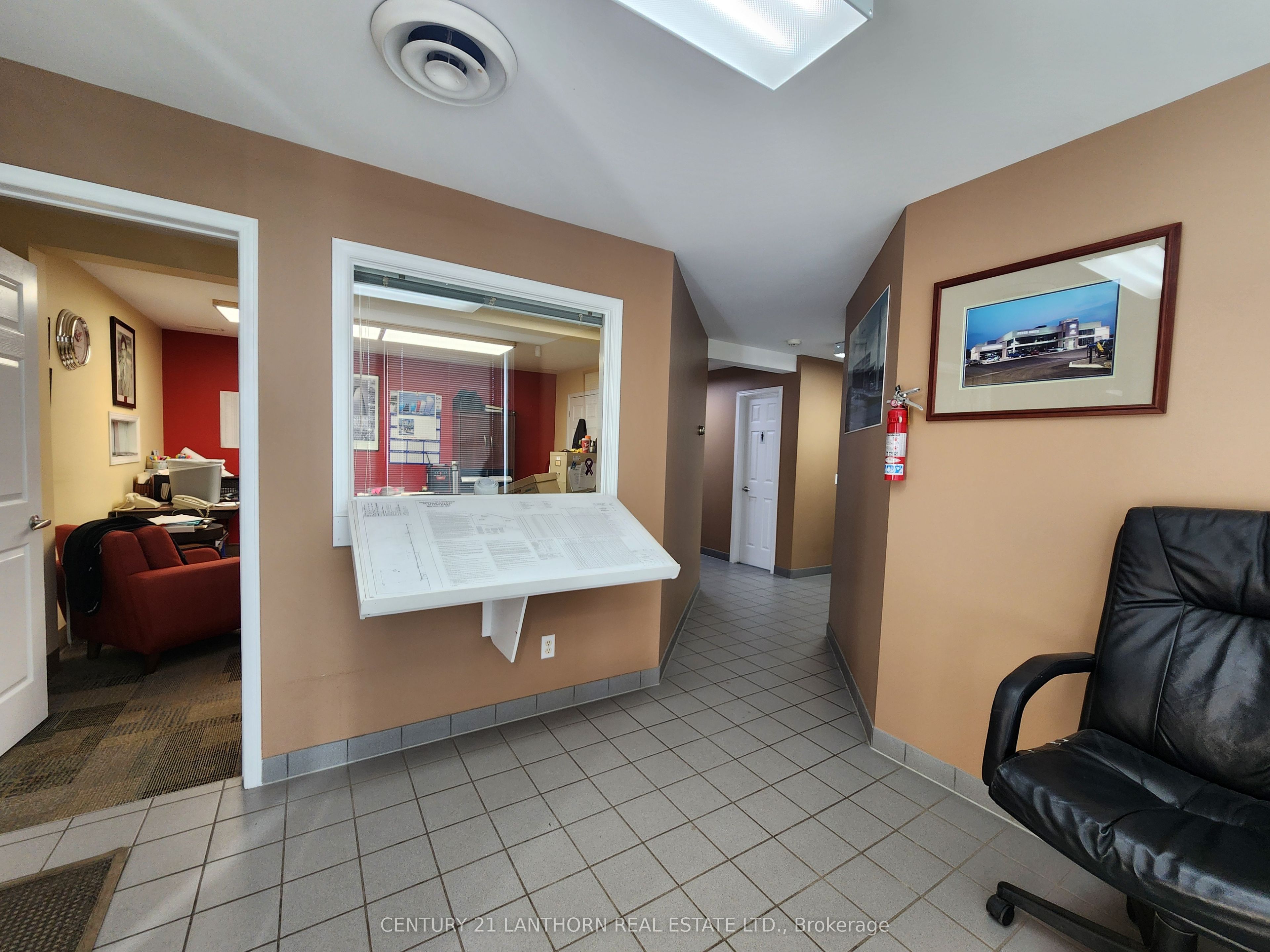 640 Dundas Street Property Photo 4