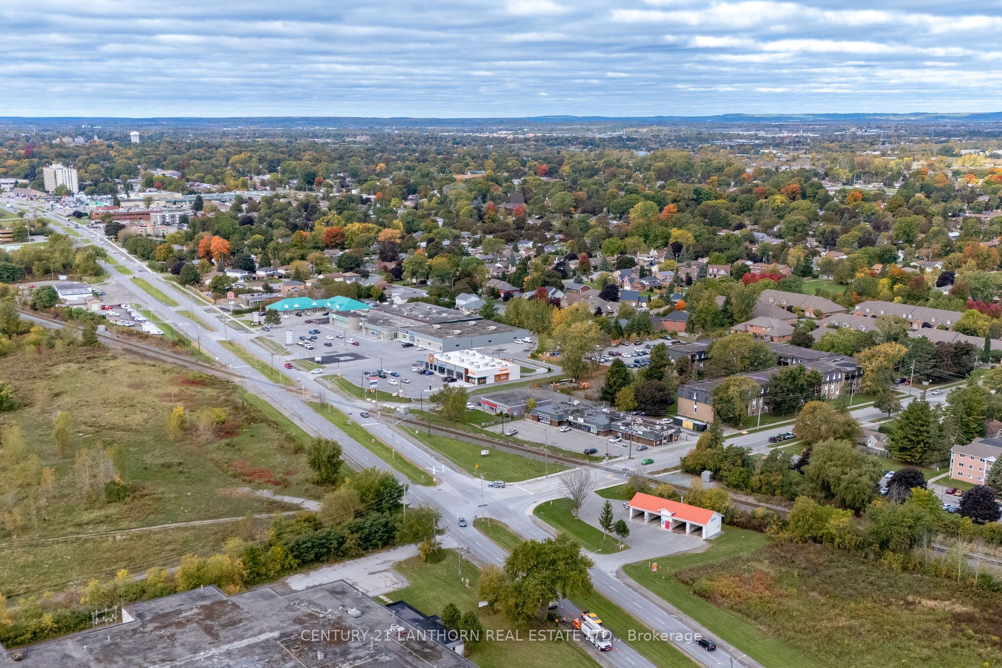 640 Dundas Street Property Photo 8