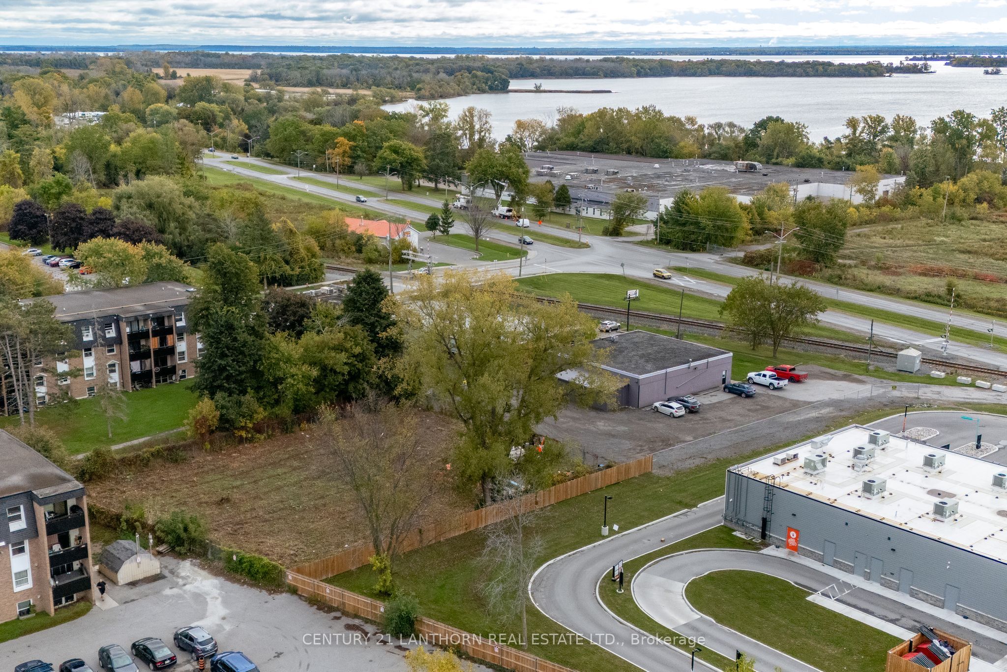 640 Dundas Street Property Photo 11