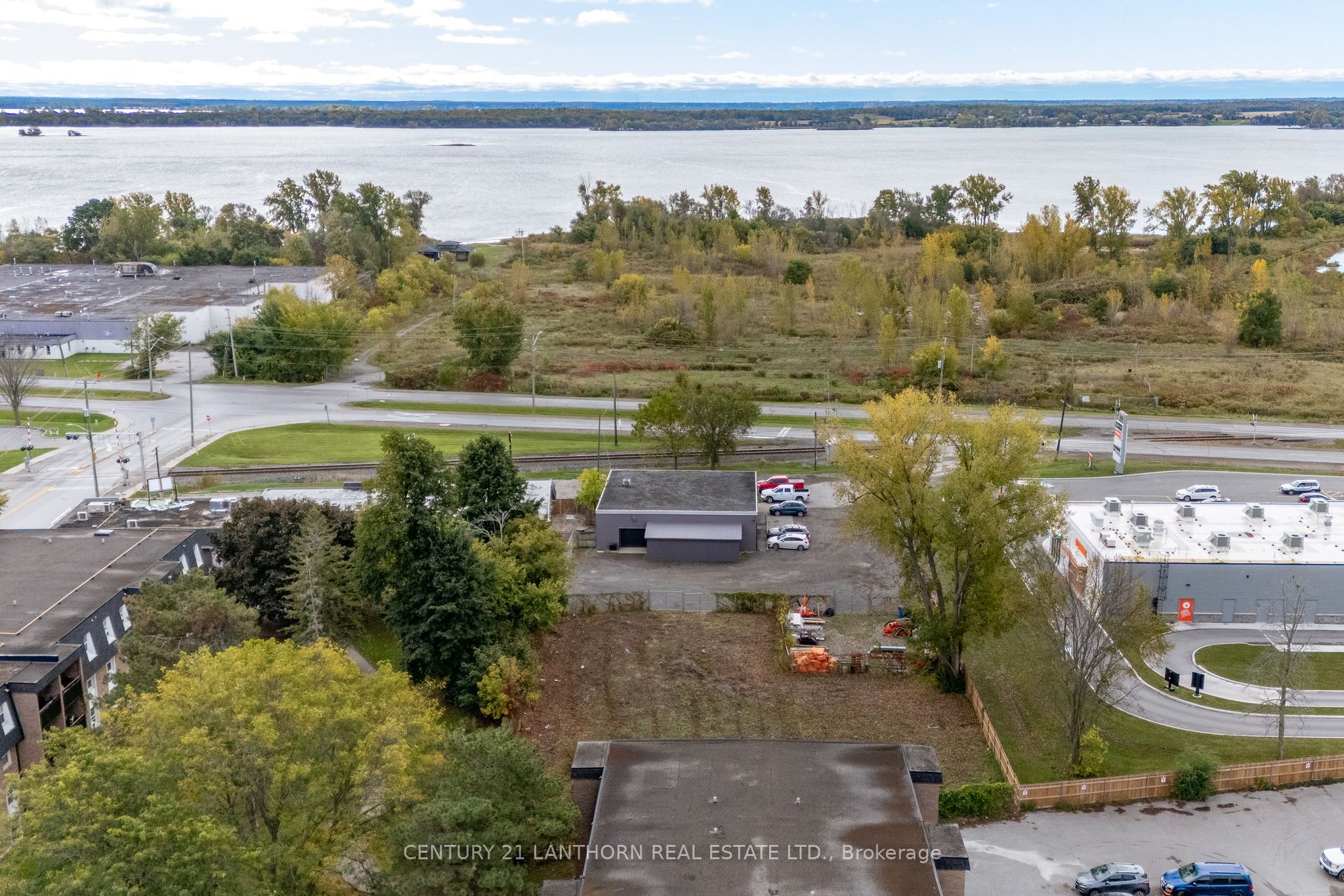 640 Dundas Street Property Photo 12
