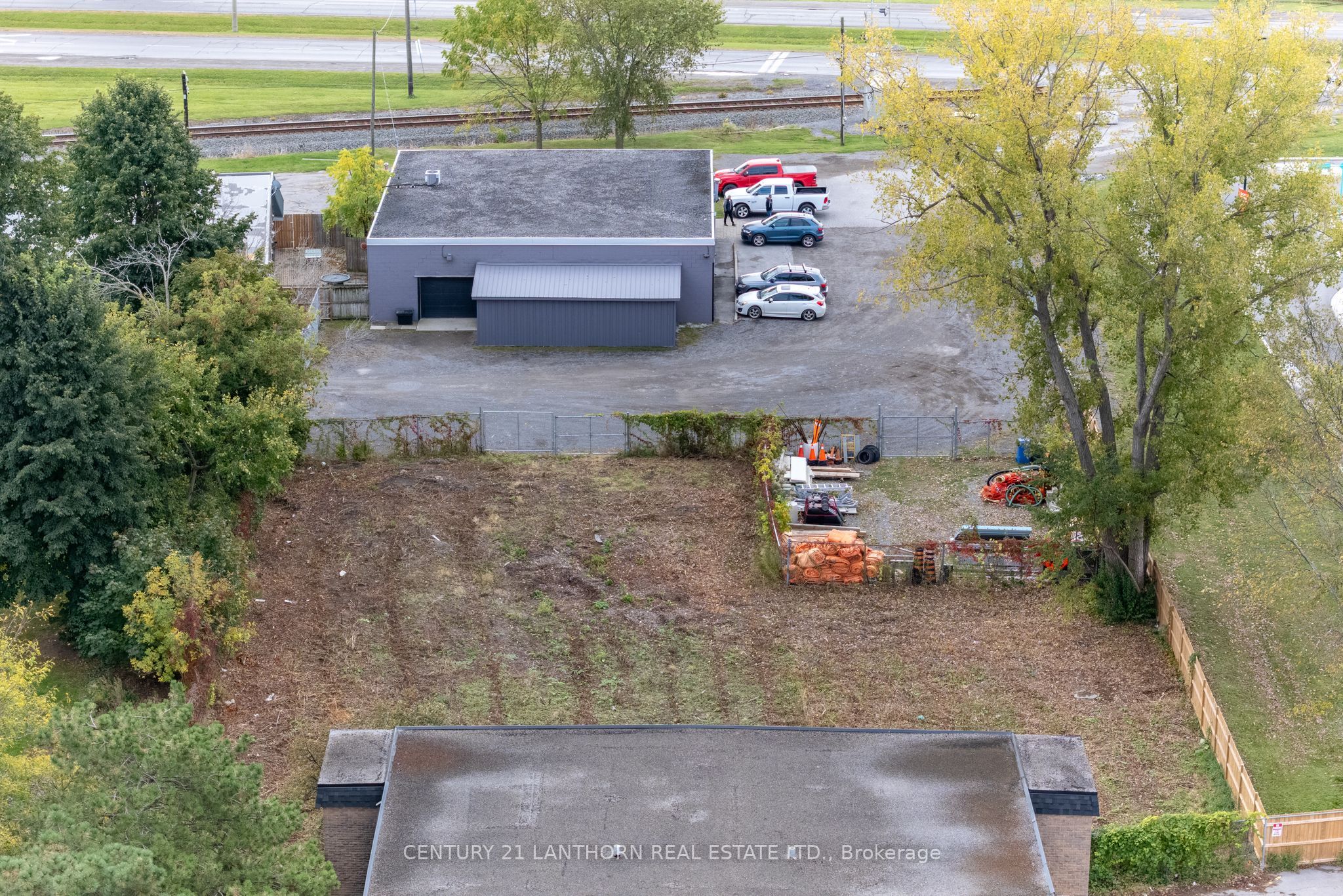 640 Dundas Street Property Photo 13