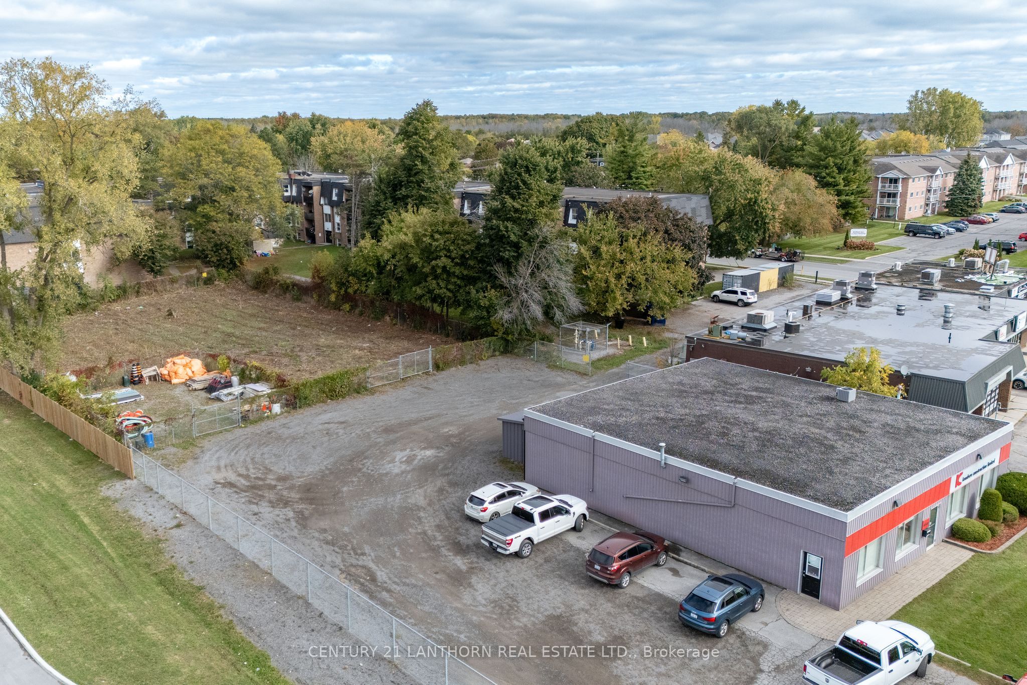 640 Dundas Street Property Photo 14