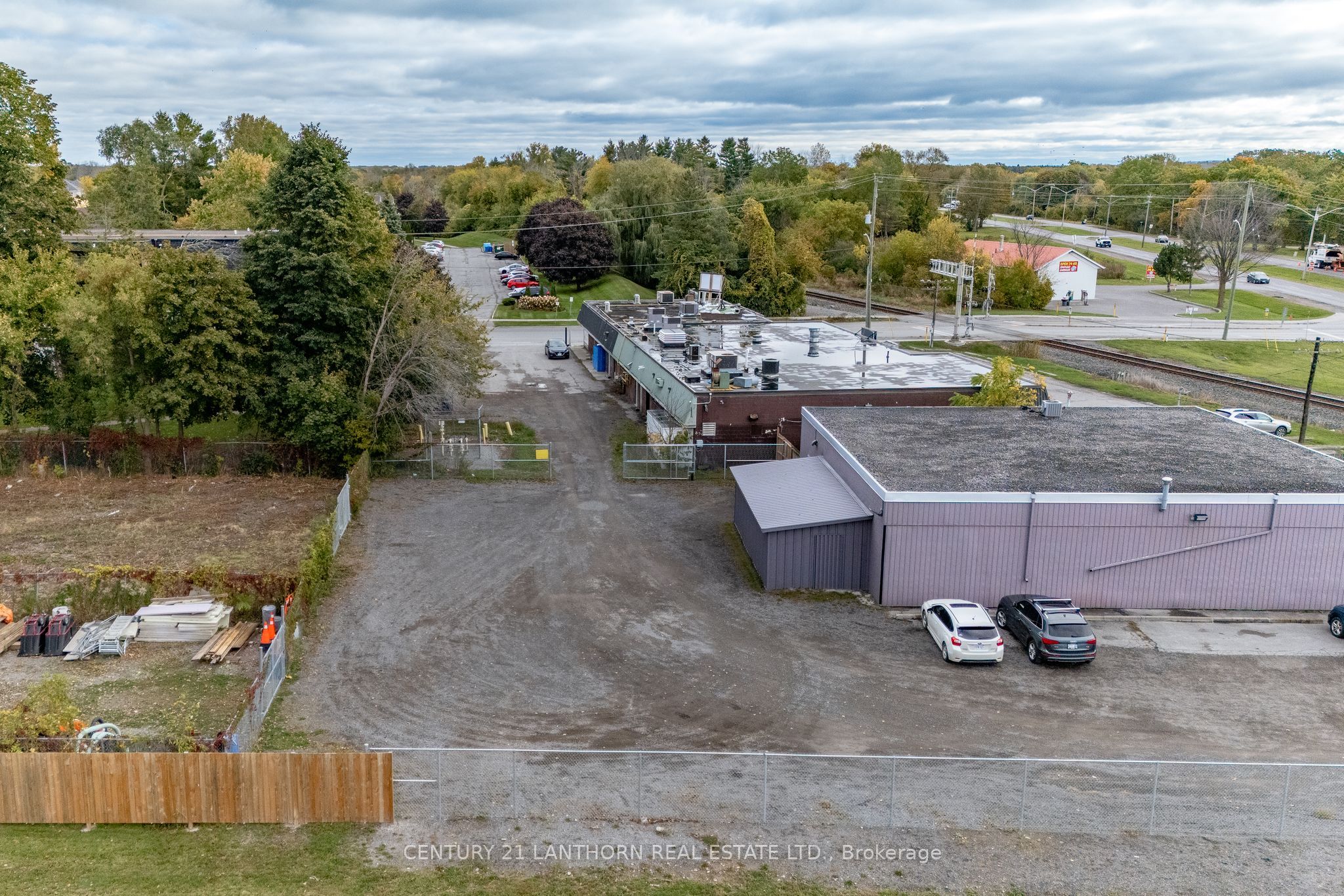 640 Dundas Street Property Photo 16