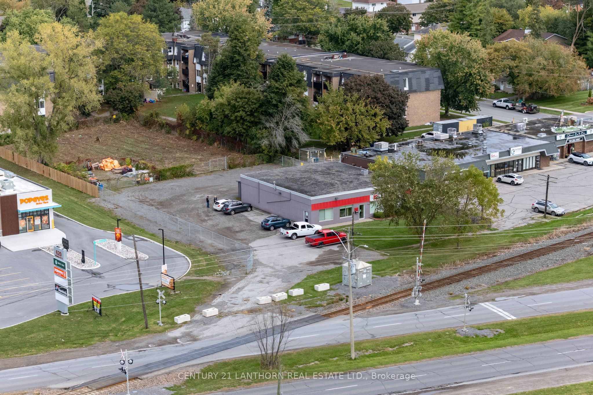 640 Dundas Street Property Photo 17
