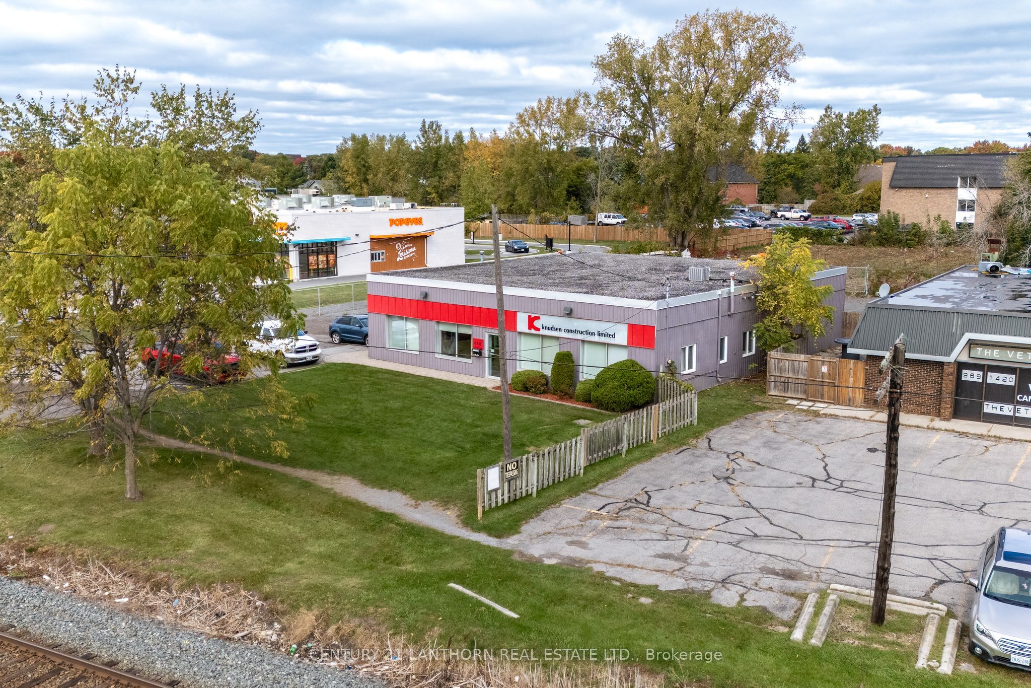 640 Dundas Street Property Photo 19