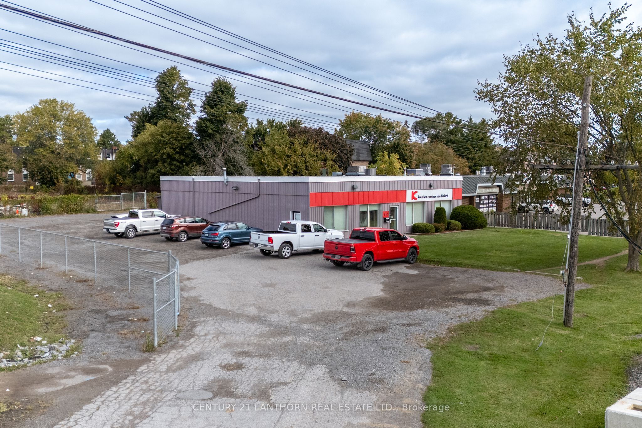 640 Dundas Street Property Photo 20