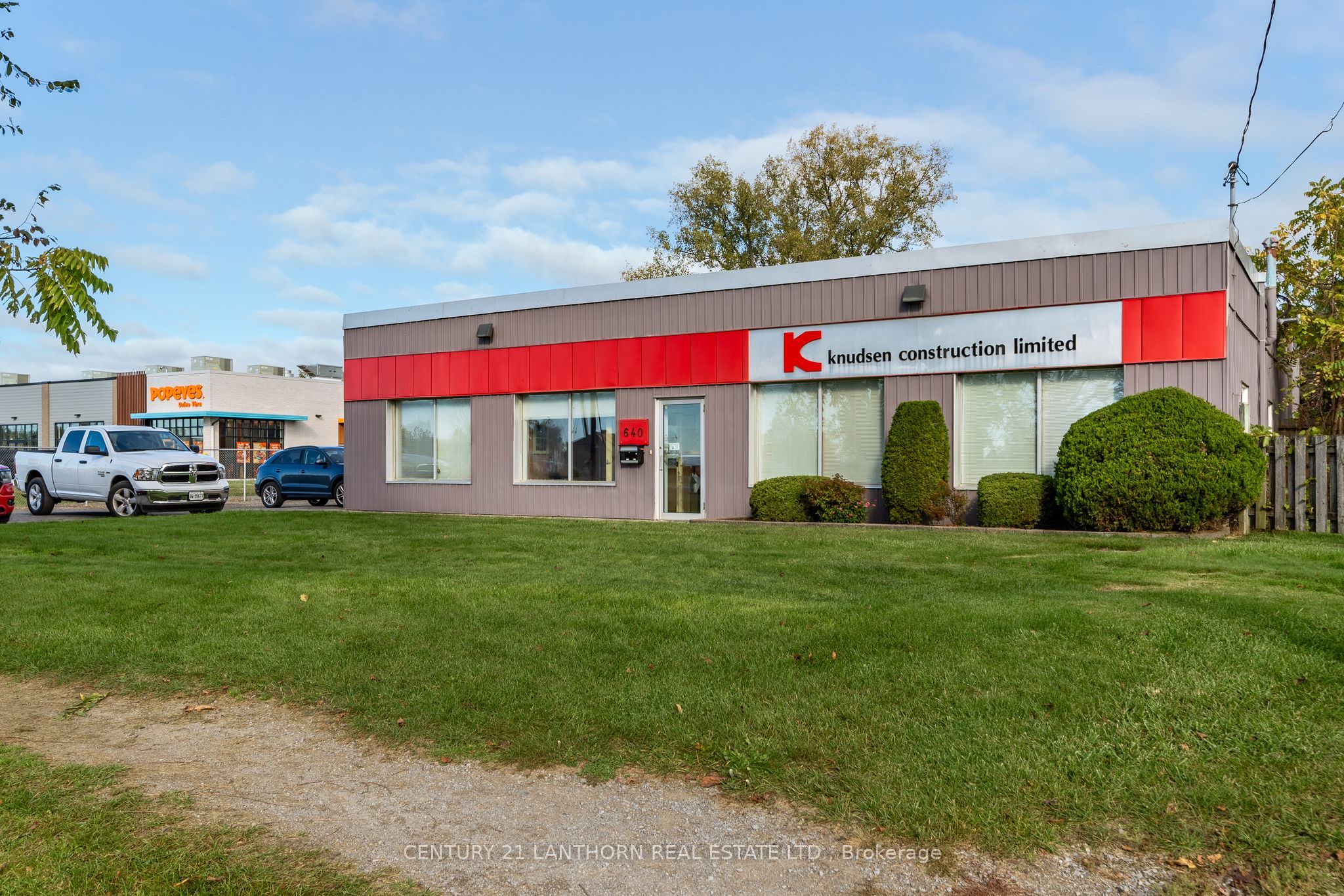 640 Dundas Street Property Photo 22