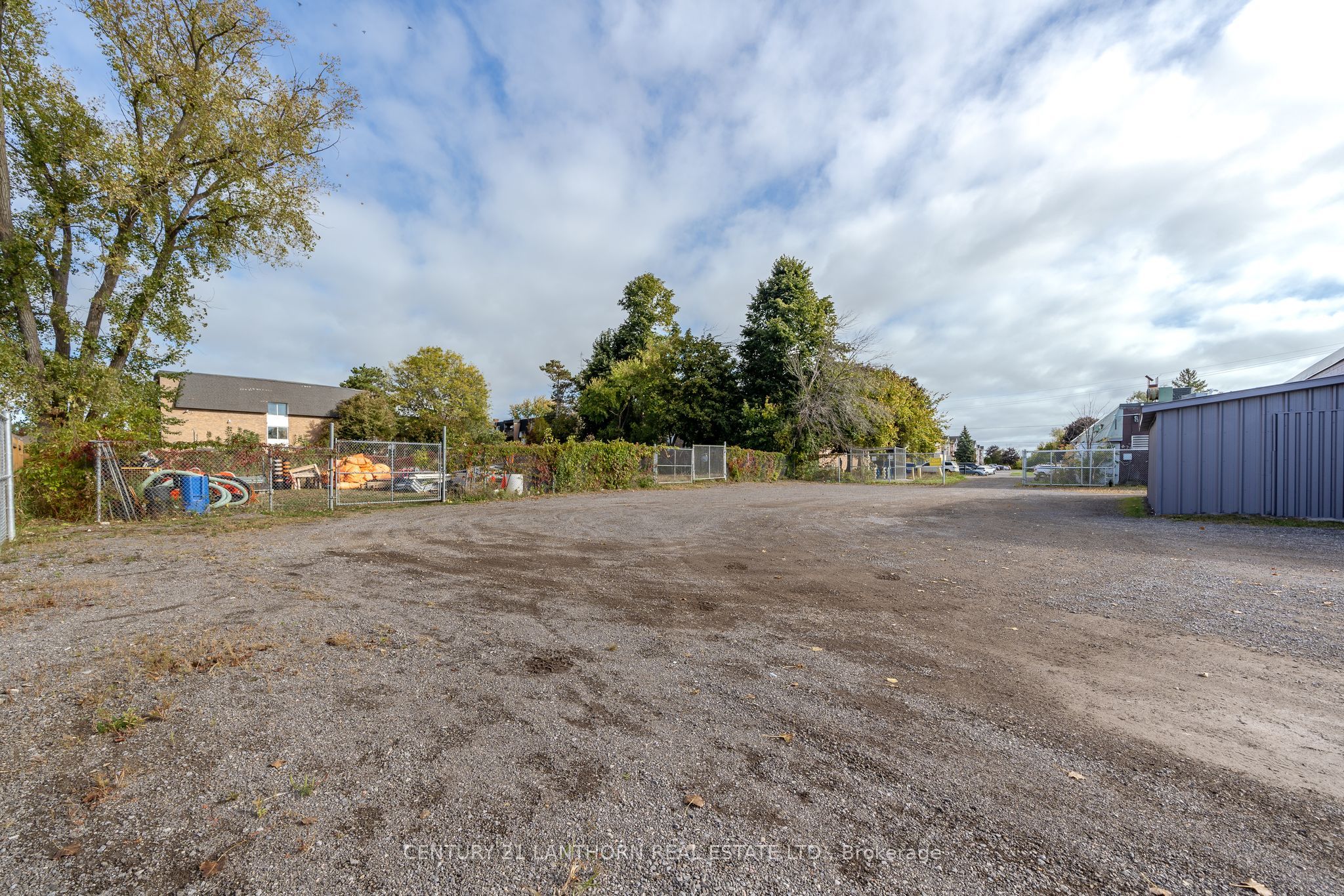 640 Dundas Street Property Photo 24