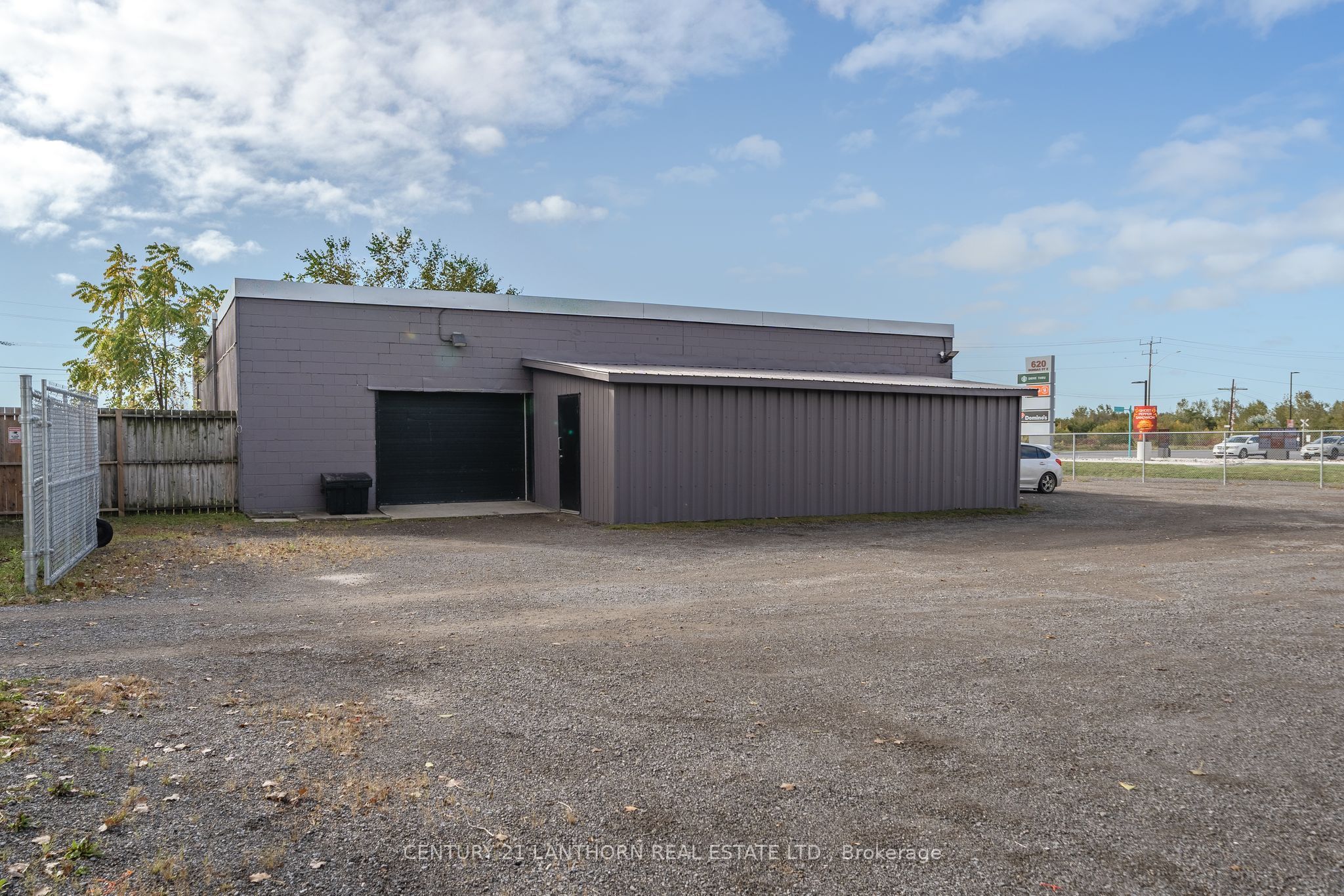 640 Dundas Street Property Photo 25