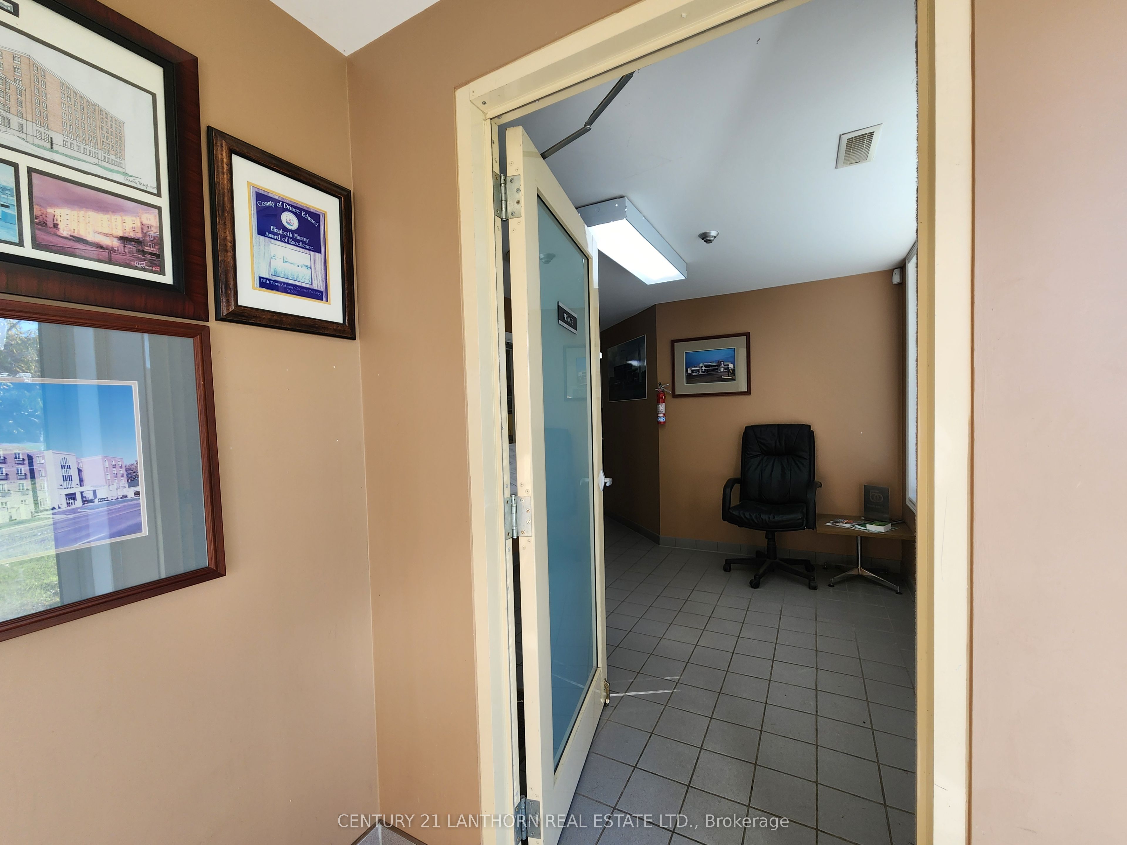 640 Dundas Street Property Photo 26