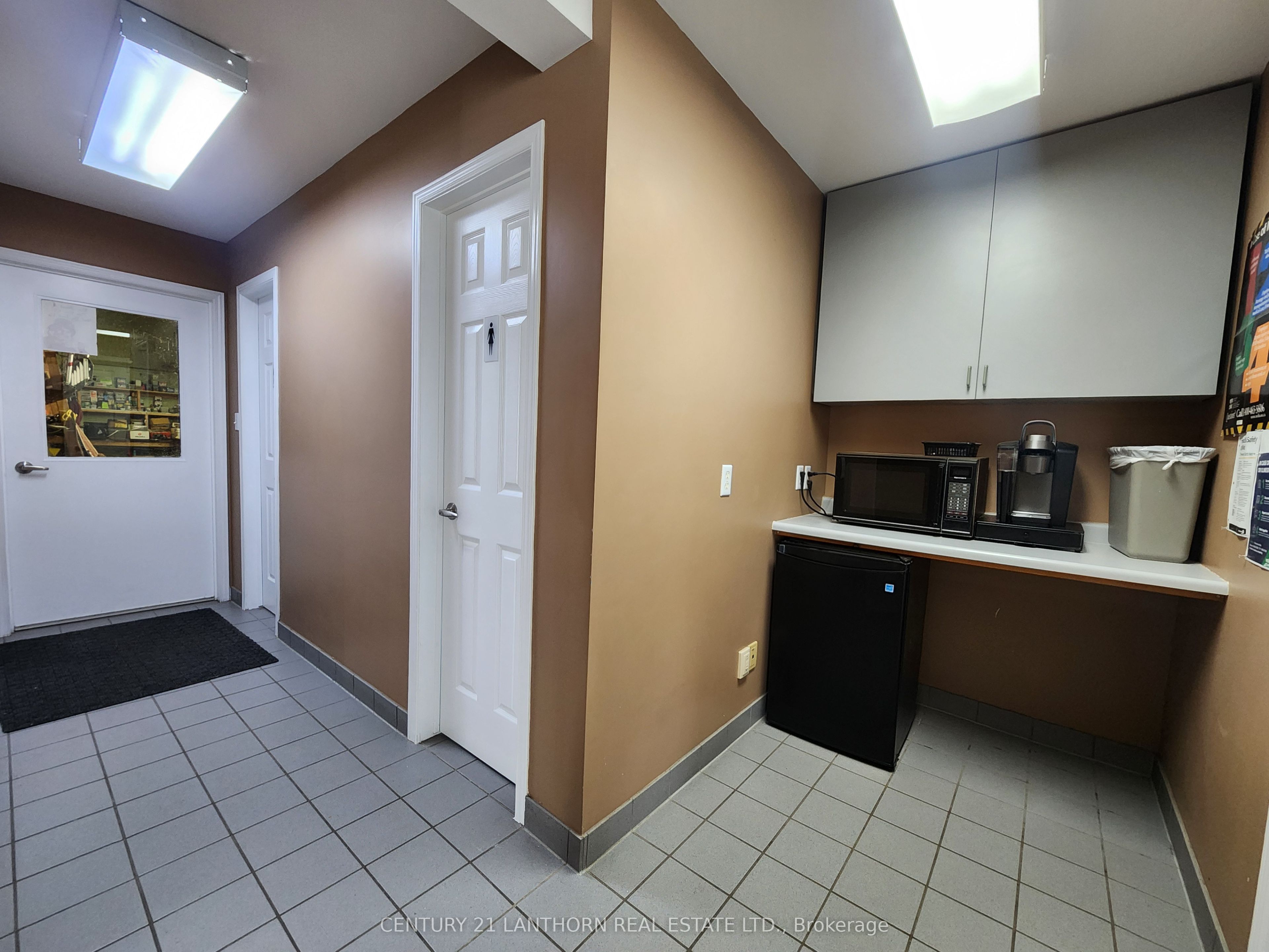 640 Dundas Street Property Photo 27