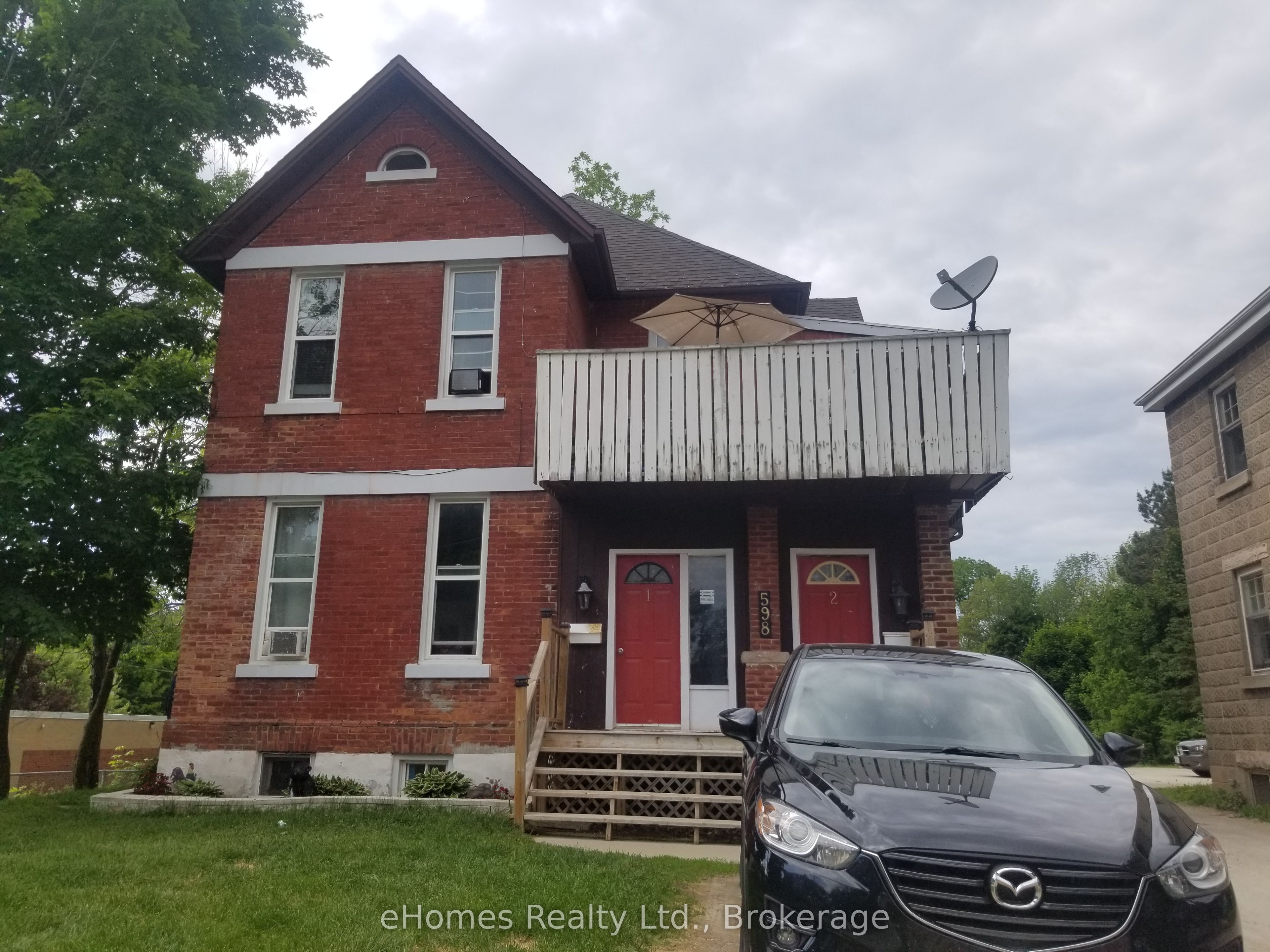 598 6th Street Property Photo 1