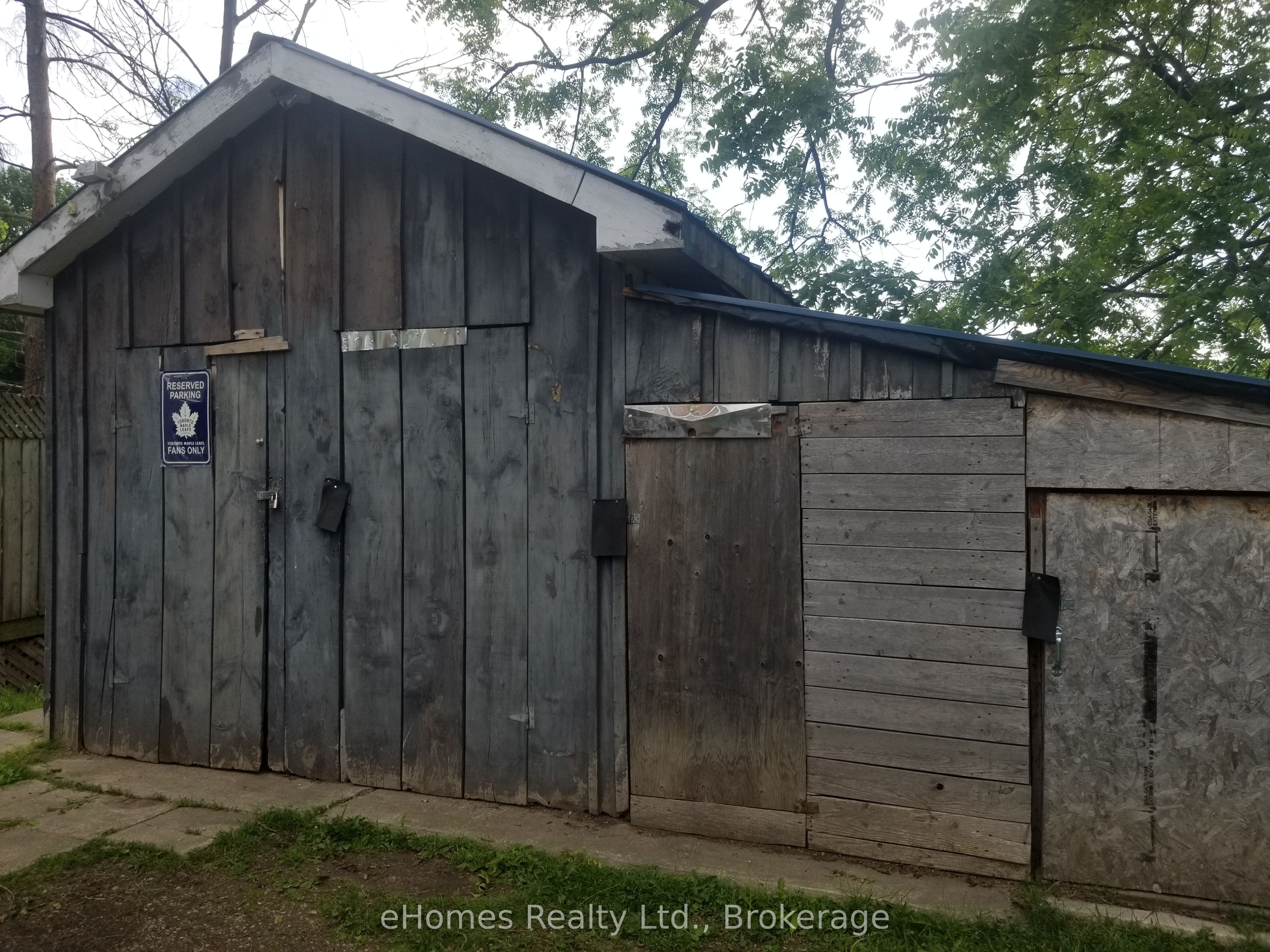 598 6th Street Property Photo 5