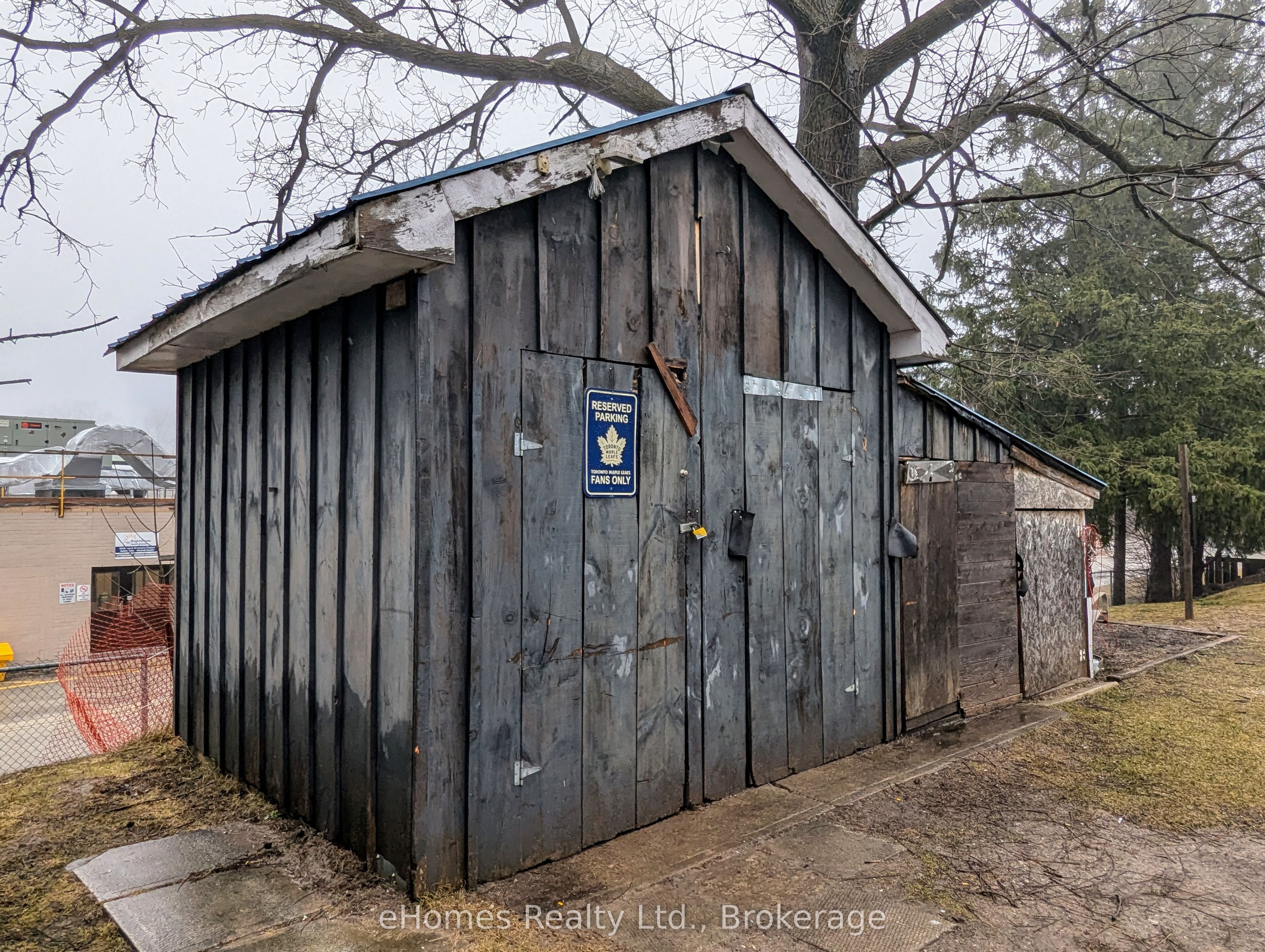 598 6th Street Property Photo 6