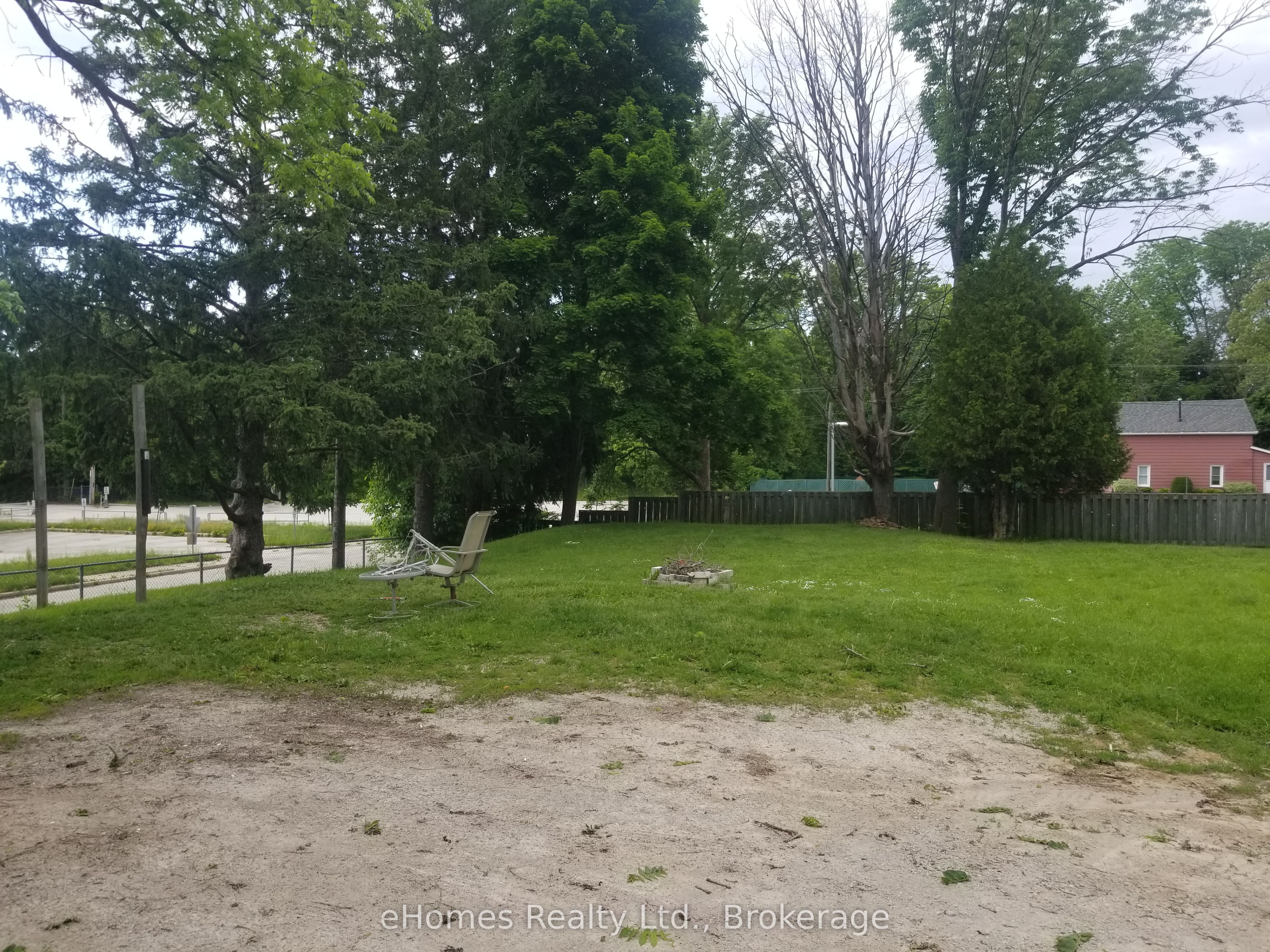 598 6th Street Property Photo 7