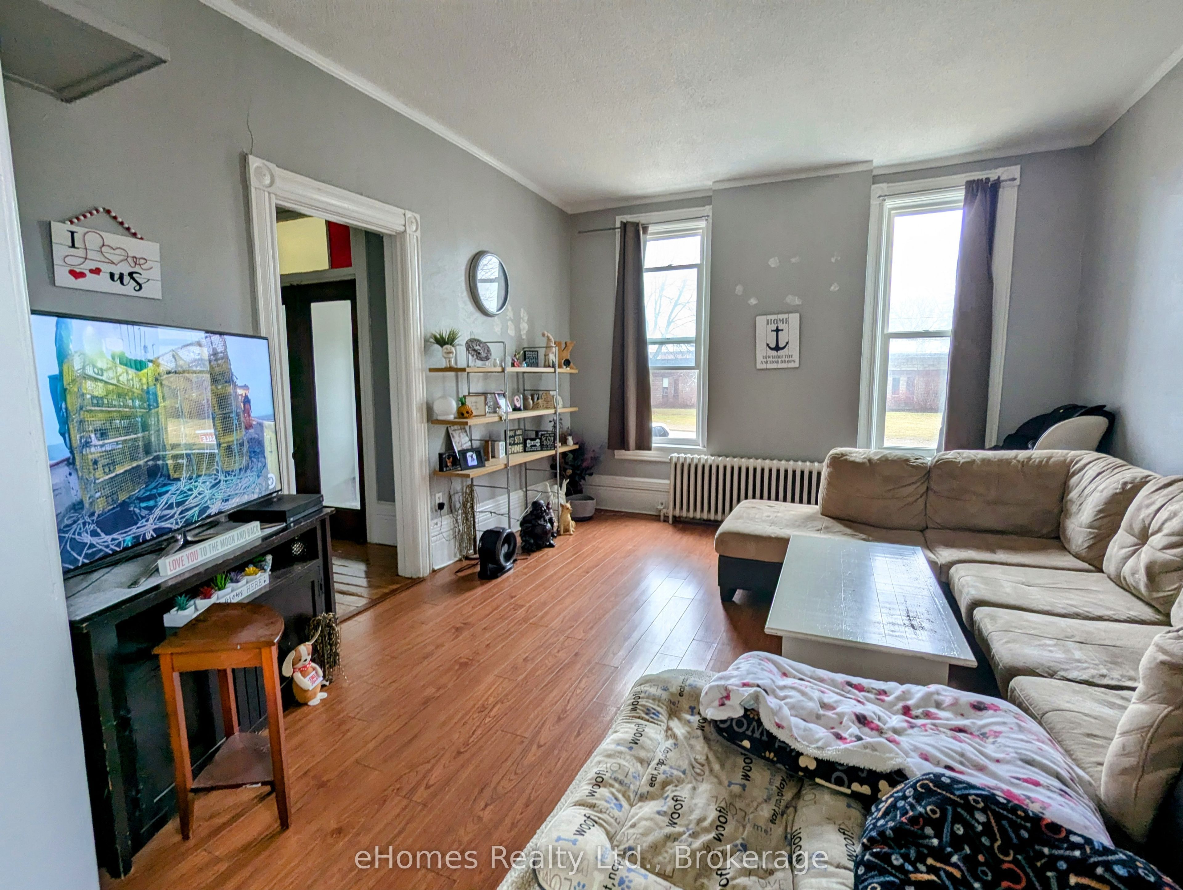 598 6th Street Property Photo 9