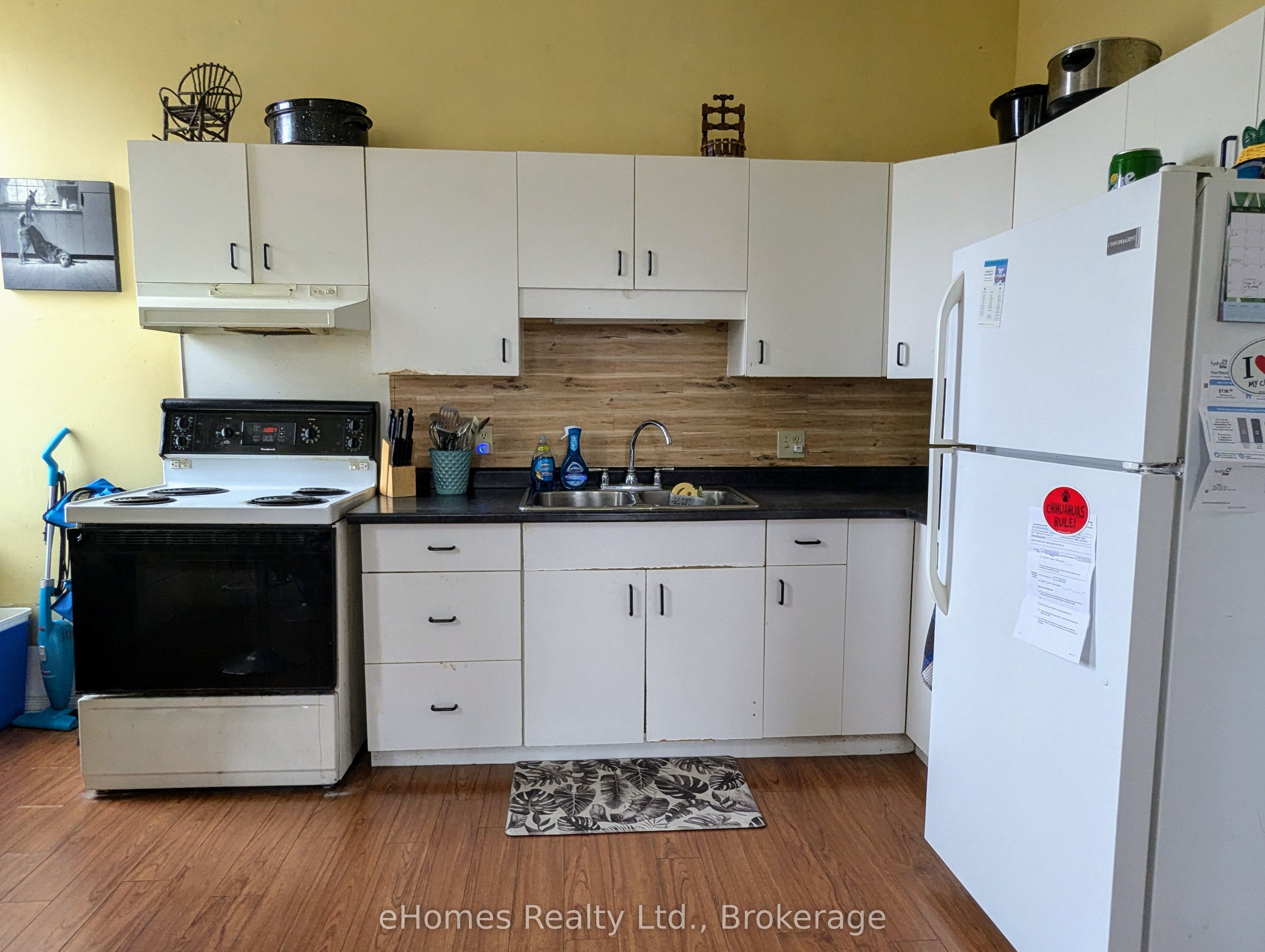 598 6th Street Property Photo 15