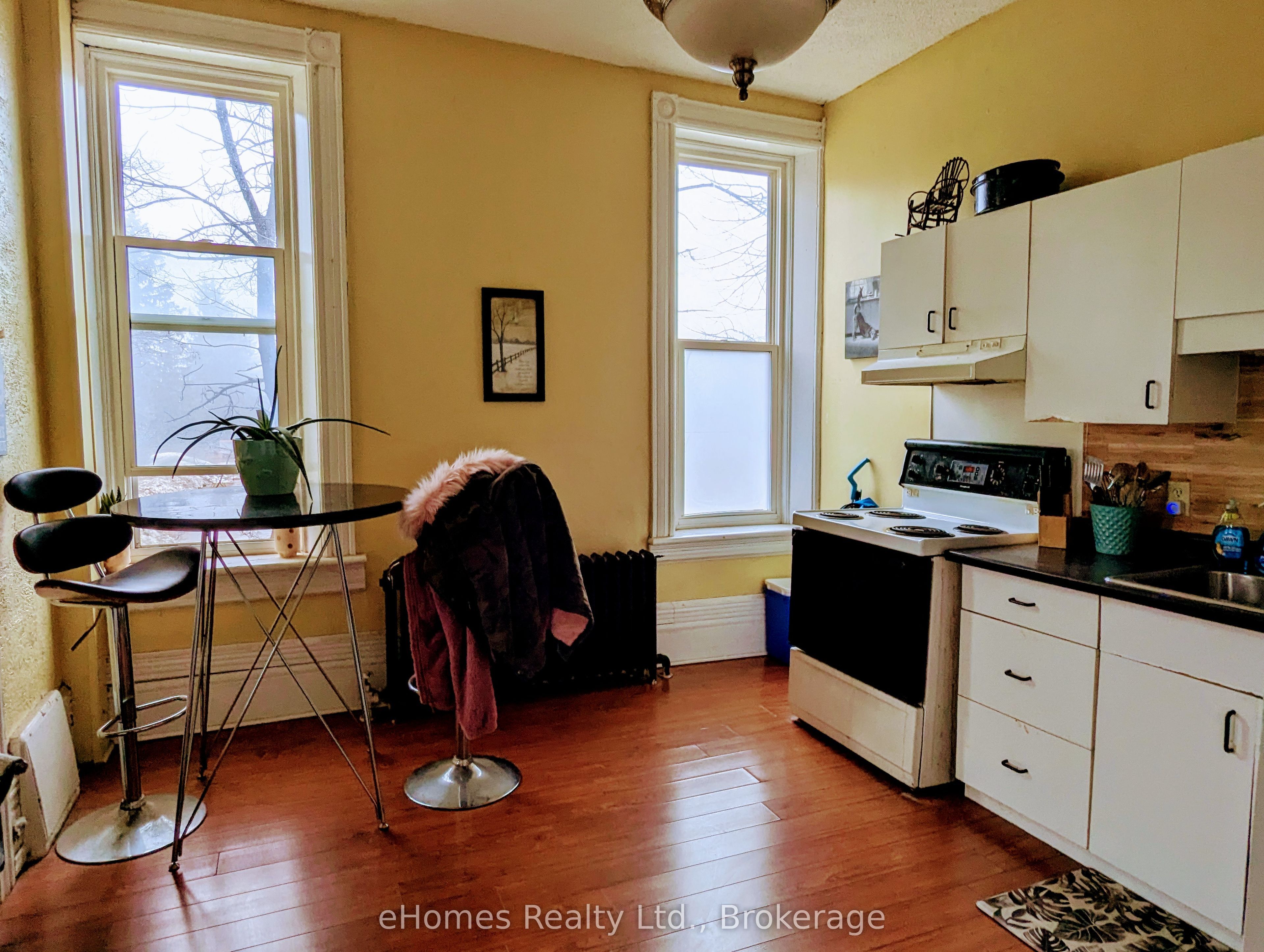 598 6th Street Property Photo 16