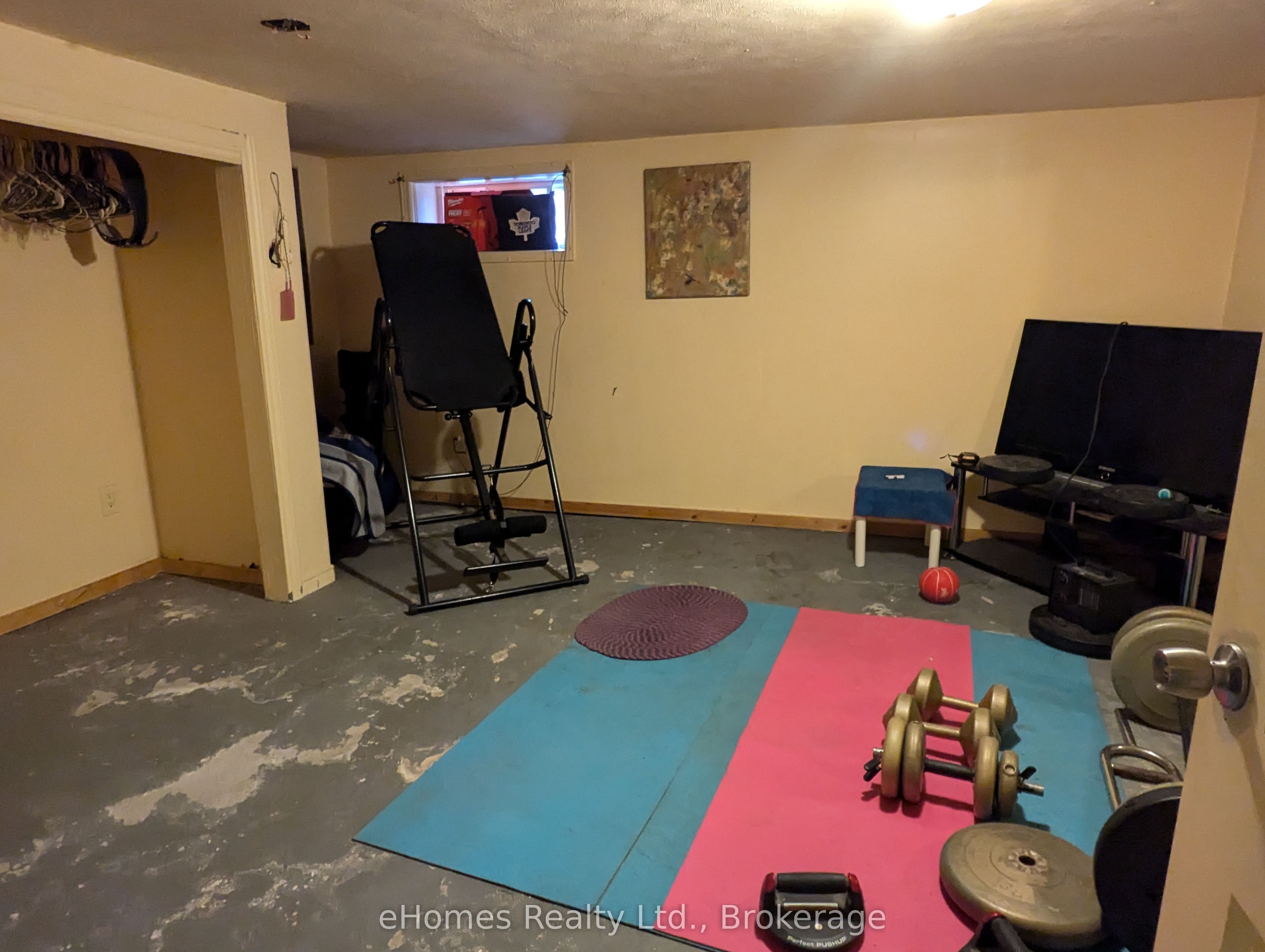 598 6th Street Property Photo 17