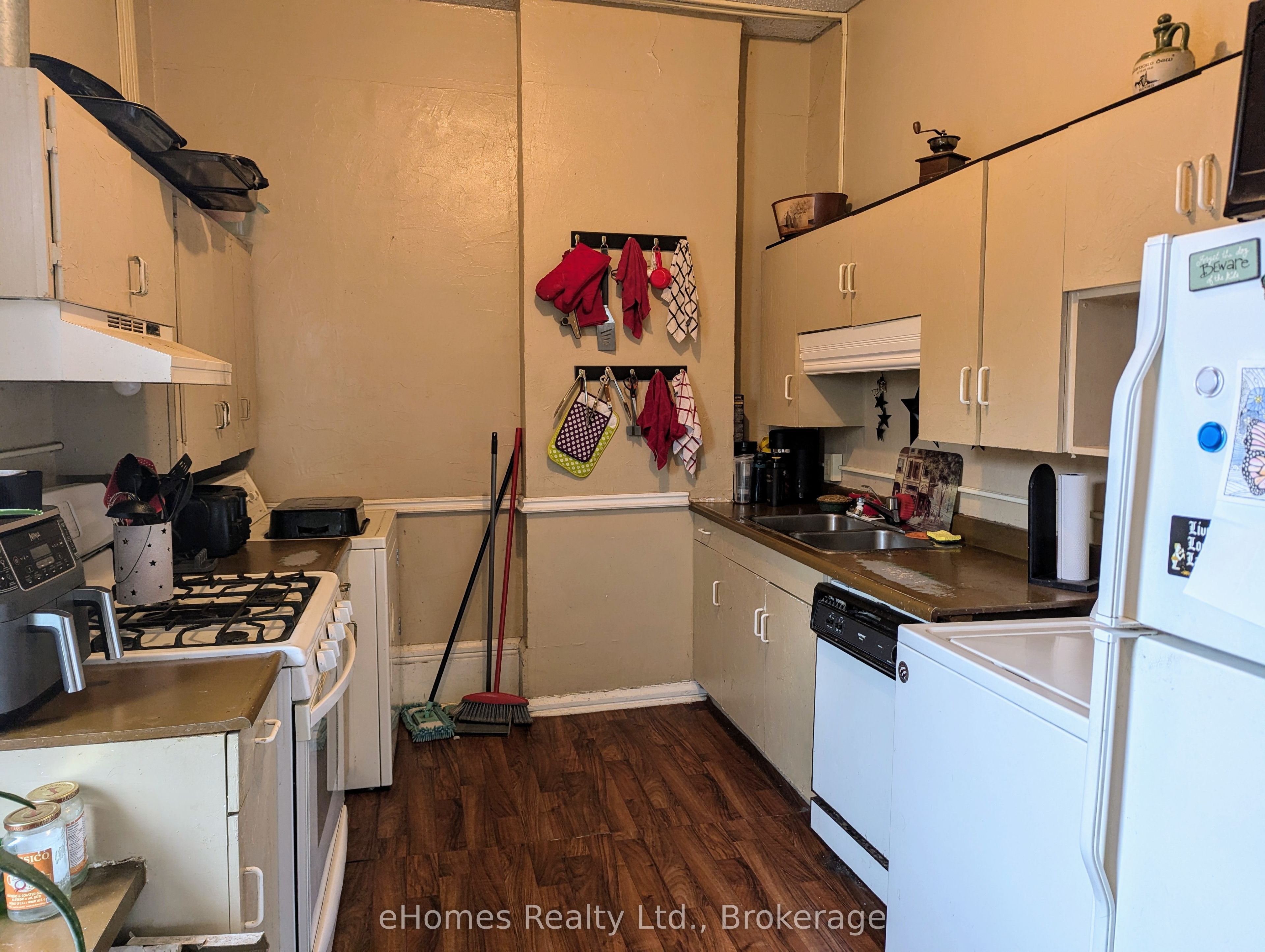 598 6th Street Property Photo 21