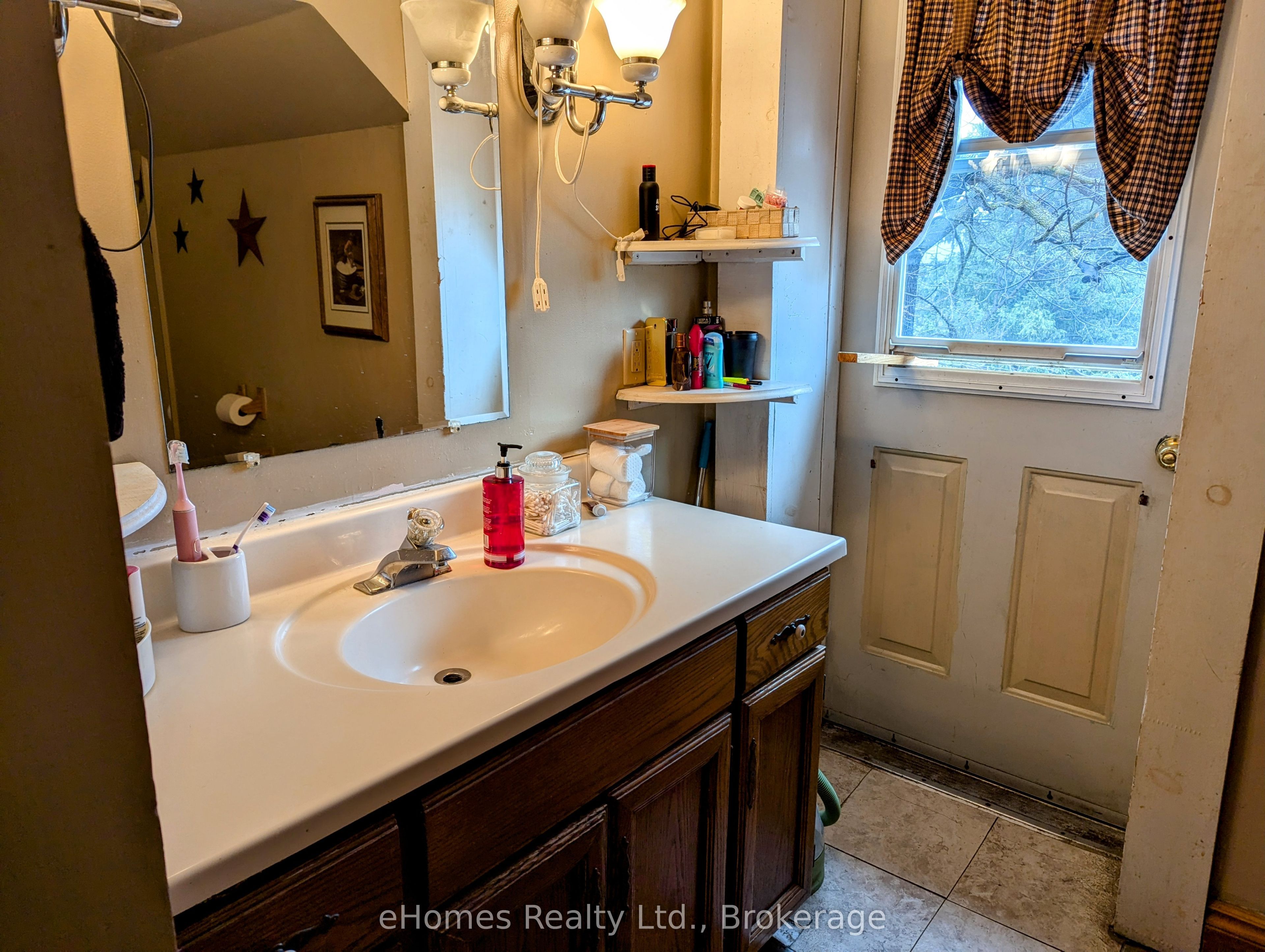 598 6th Street Property Photo 22