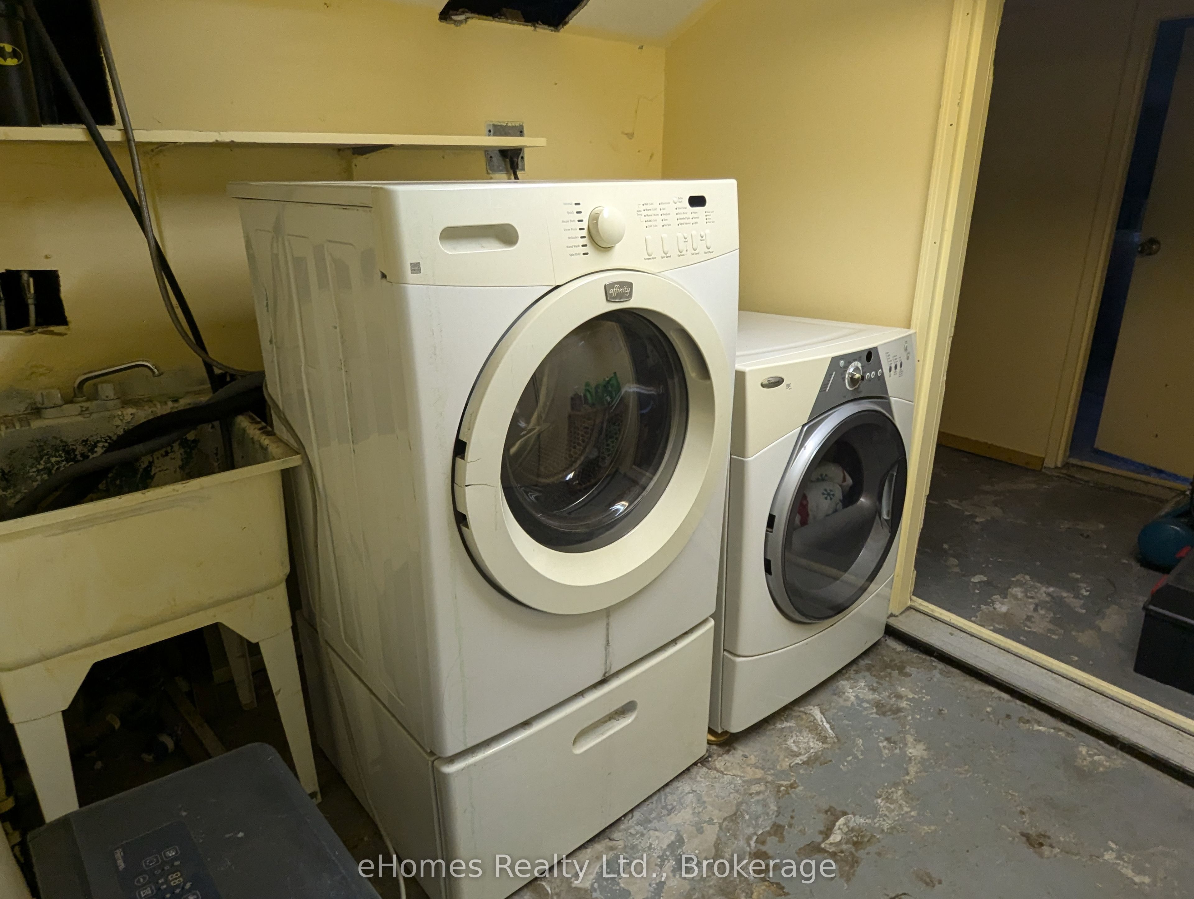 598 6th Street Property Photo 28