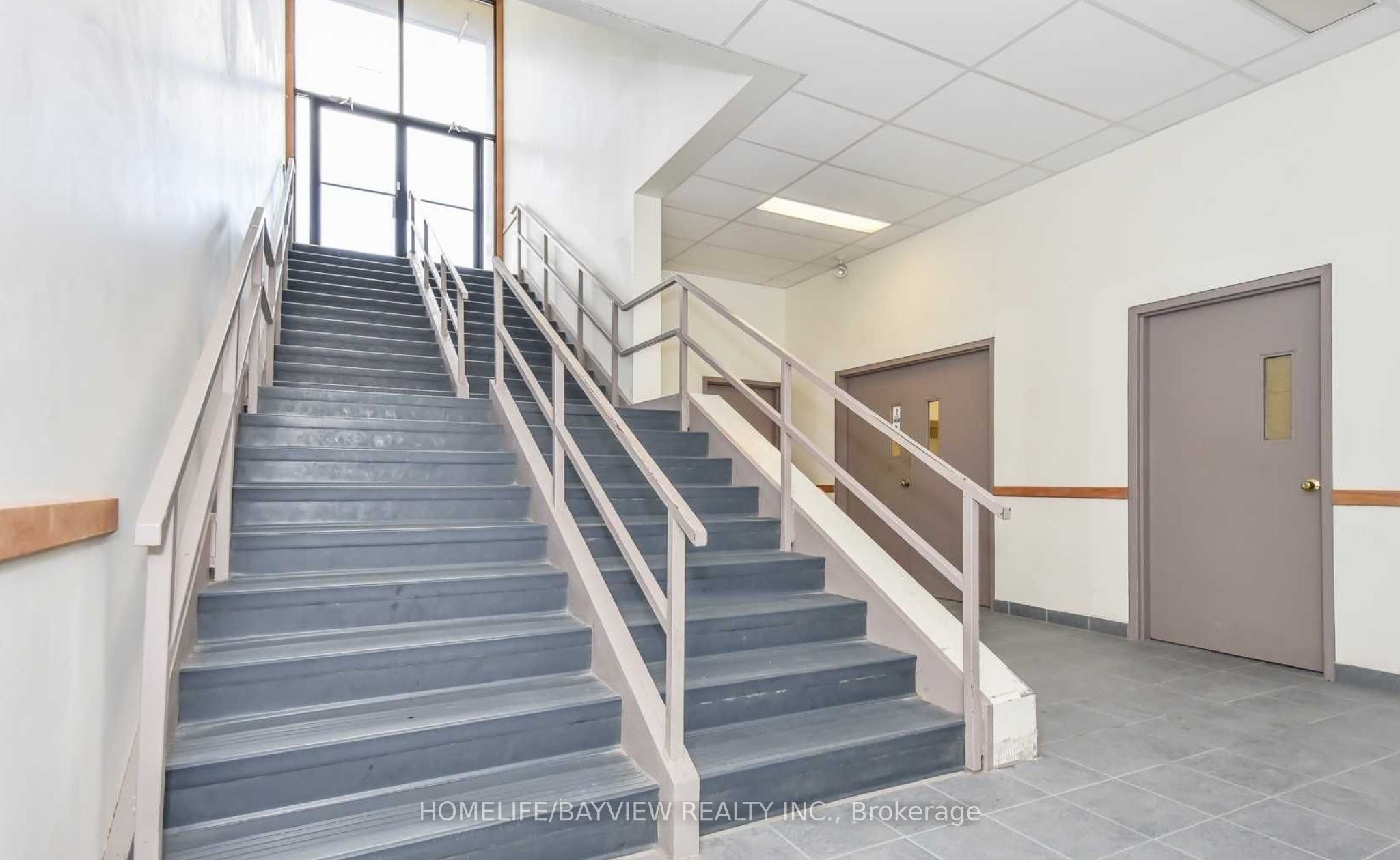 45 Wyndham Street N Lower - B3 Property Photo 3