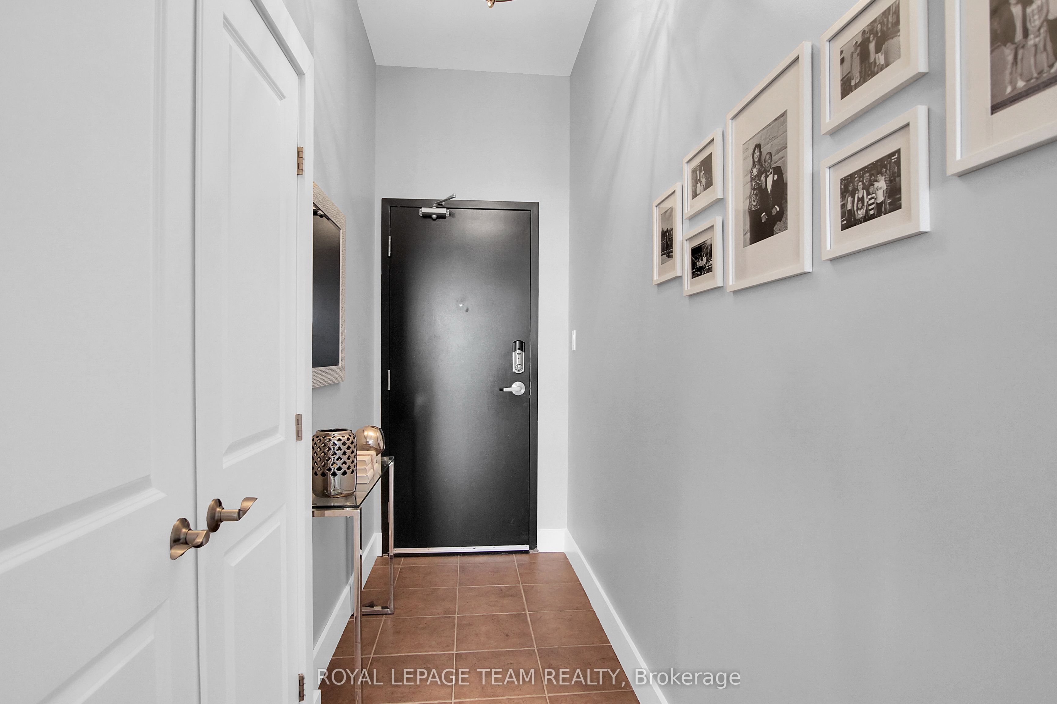 #301 - 500 Claridge Drive Property Photo 8