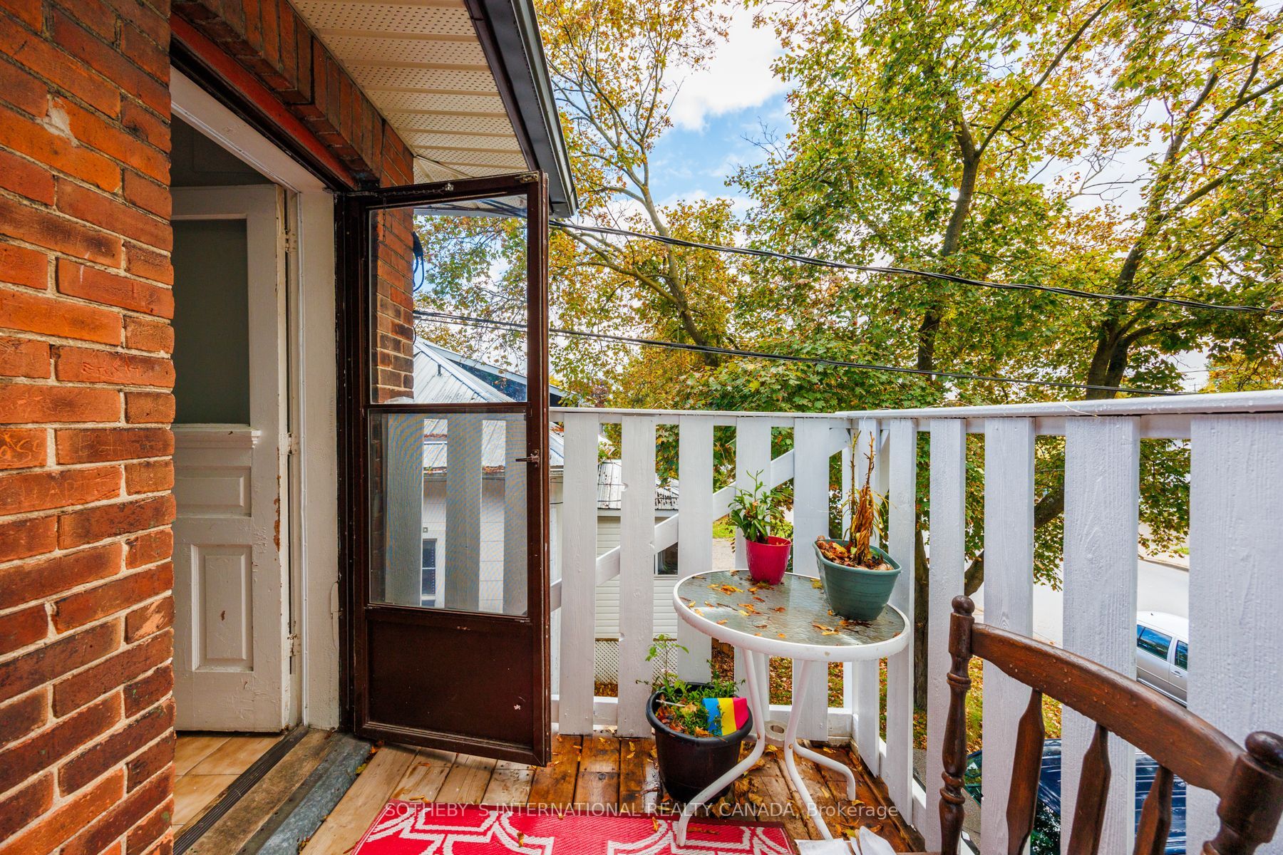82 Durham Street W Property Photo 4