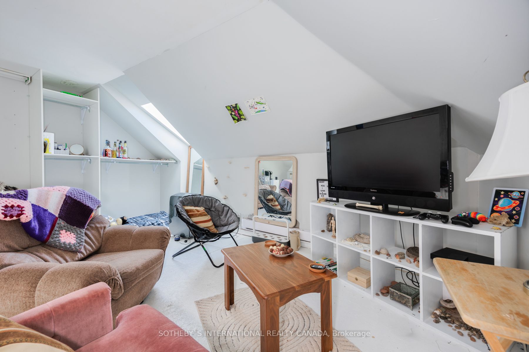 82 Durham Street W Property Photo 5