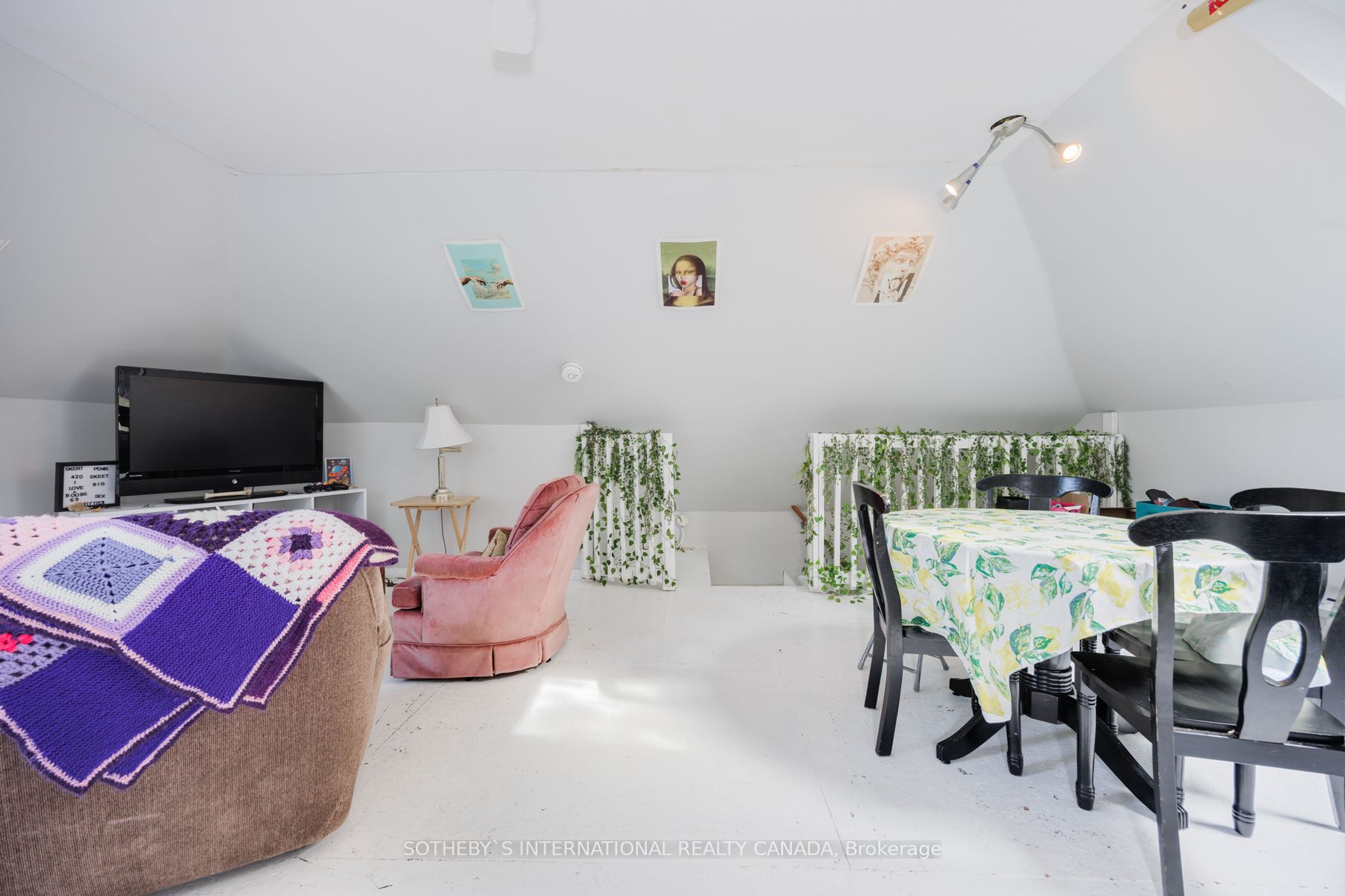 82 Durham Street W Property Photo 7