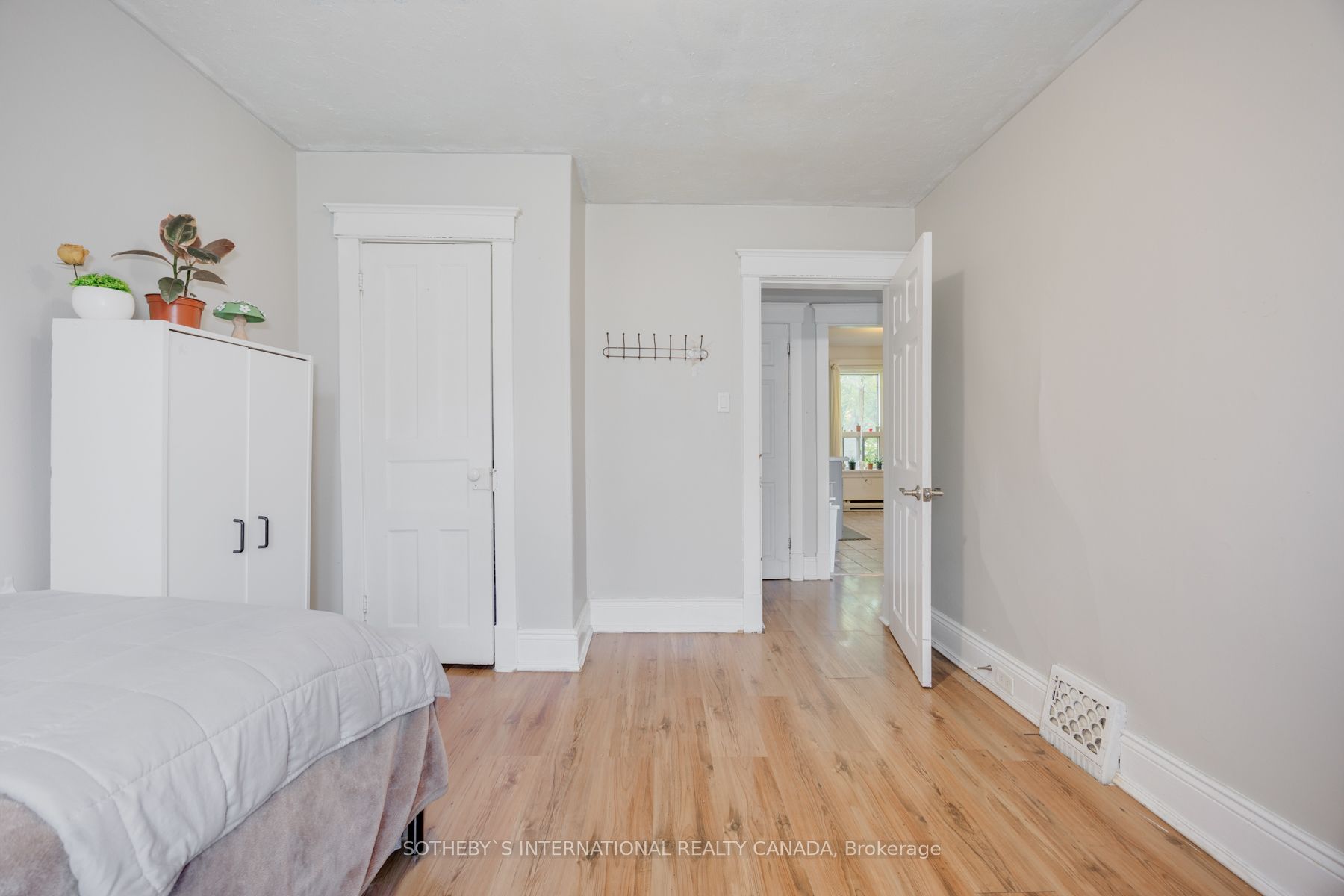 82 Durham Street W Property Photo 24