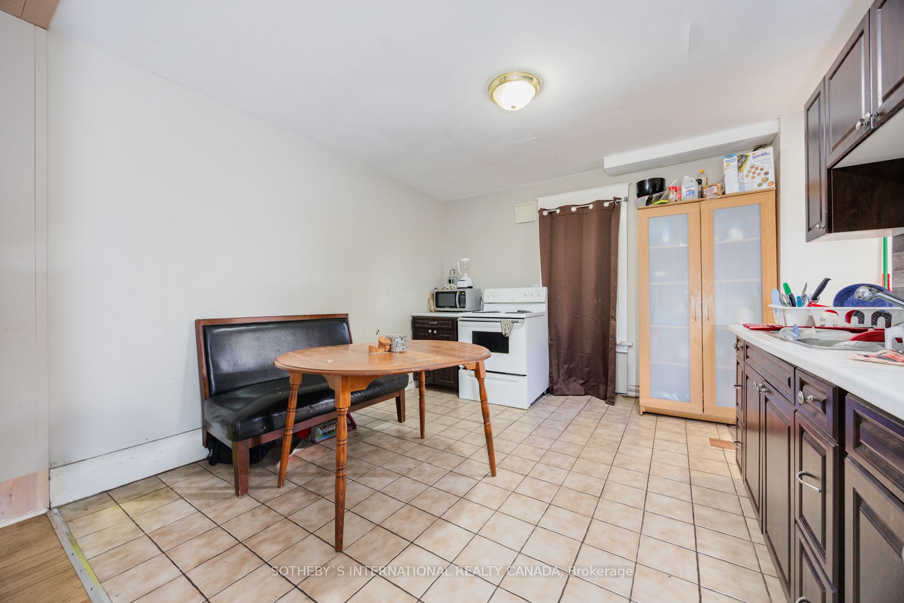 84 Durham Street W Property Photo 4