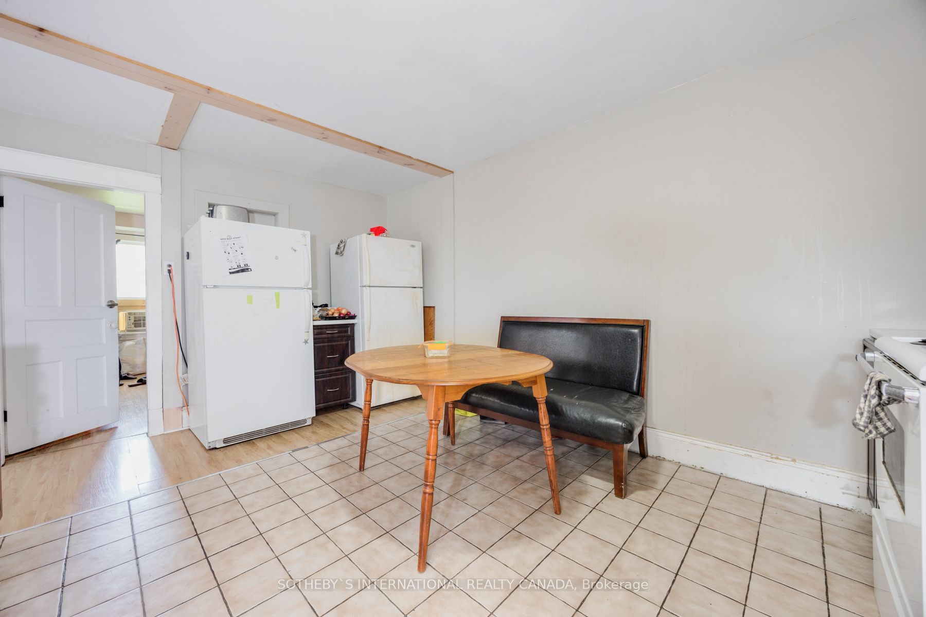 84 Durham Street W Property Photo 6