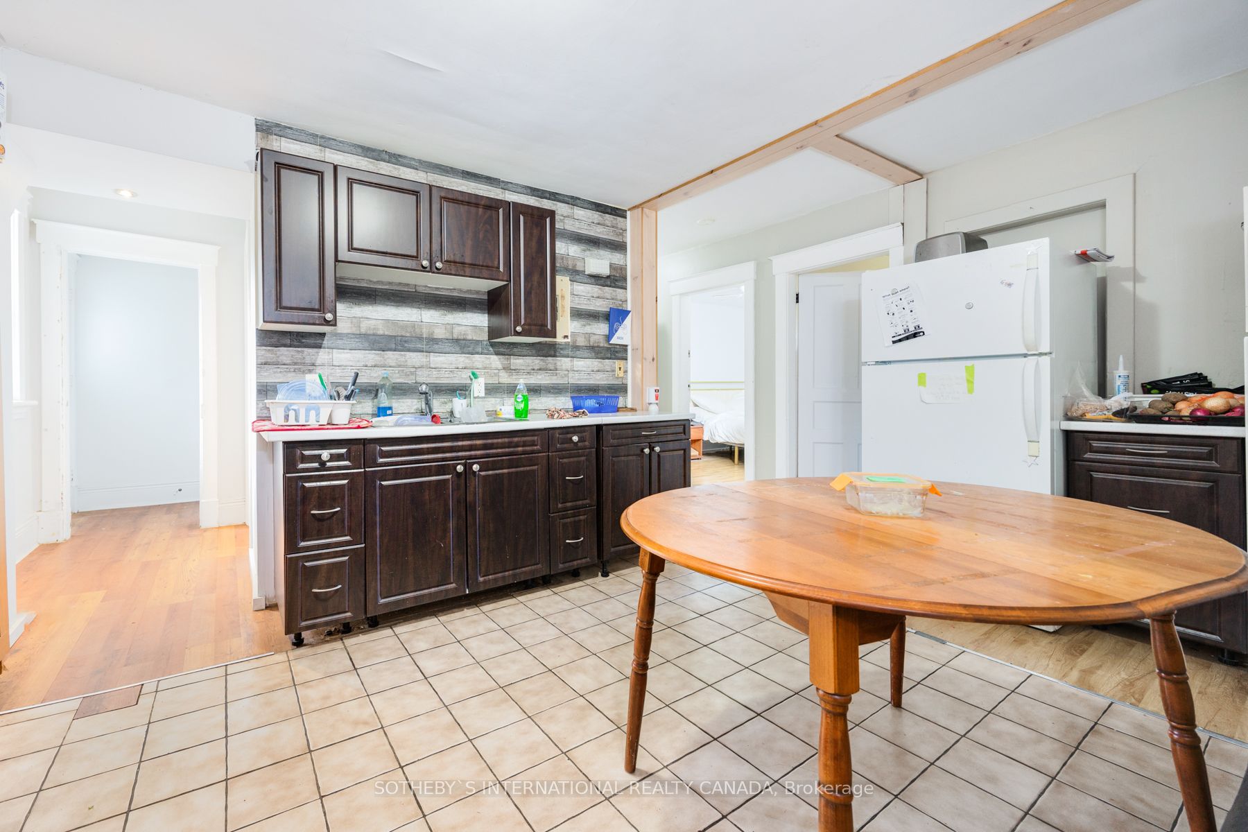 84 Durham Street W Property Photo 7