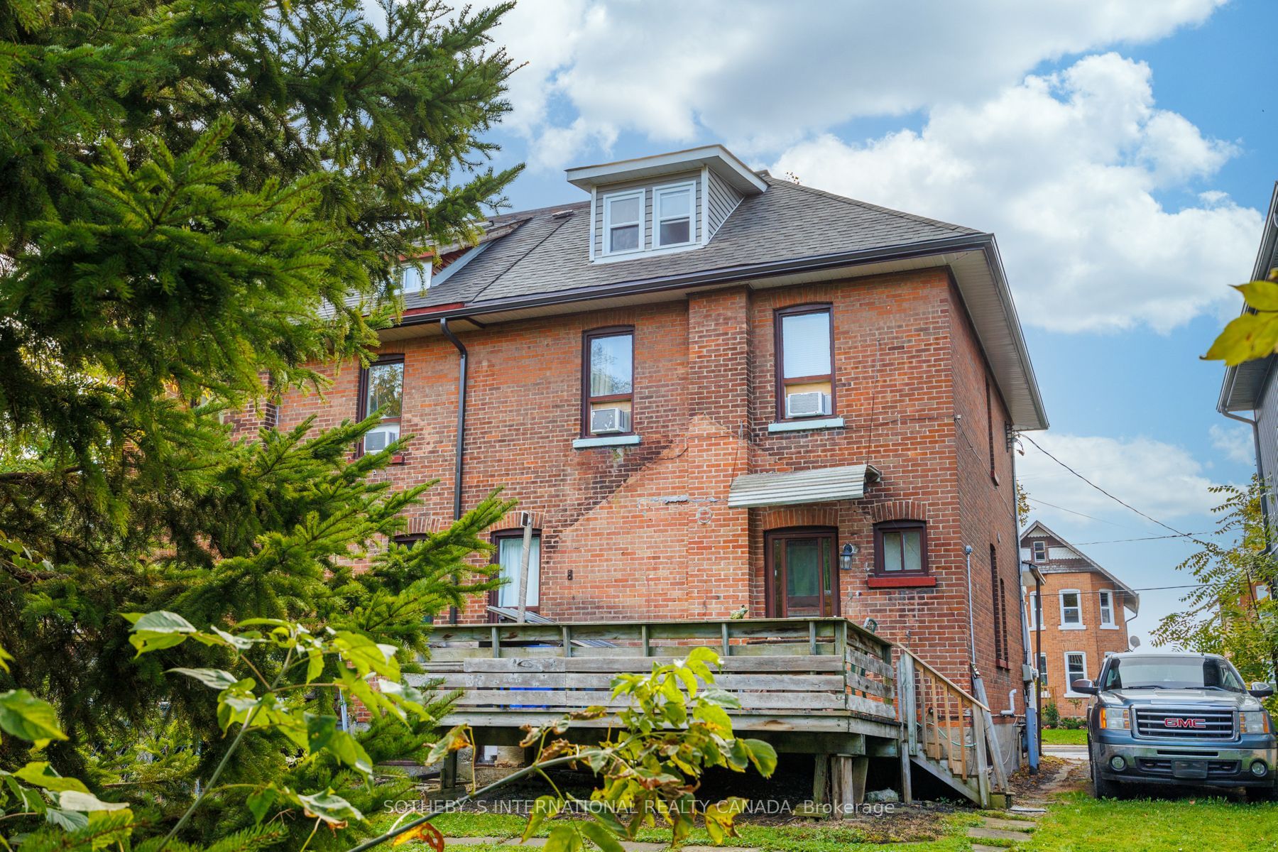 84 Durham Street W Property Photo 34